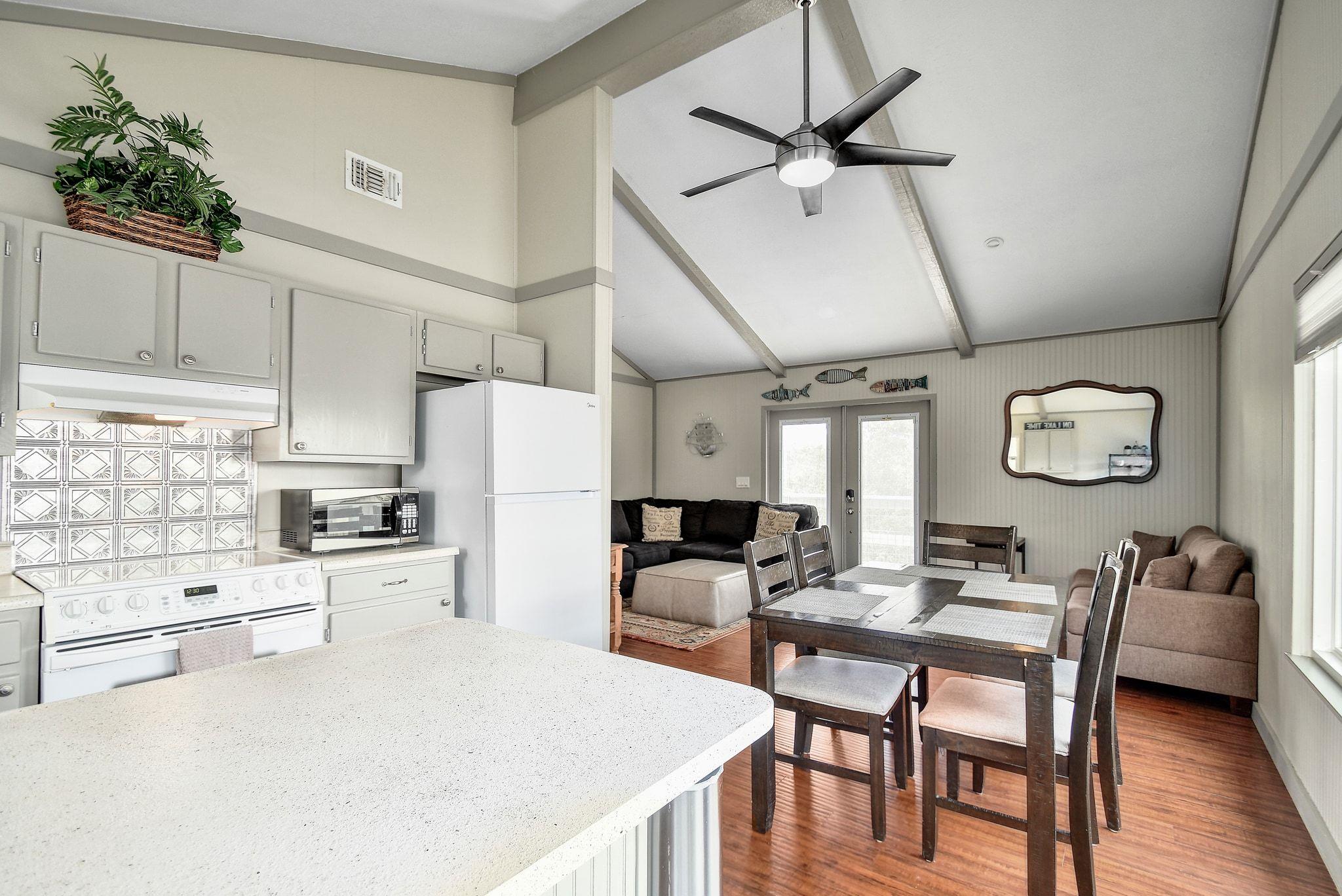 2591 Lakeshore Dr, Canyon Lake, TX 78133