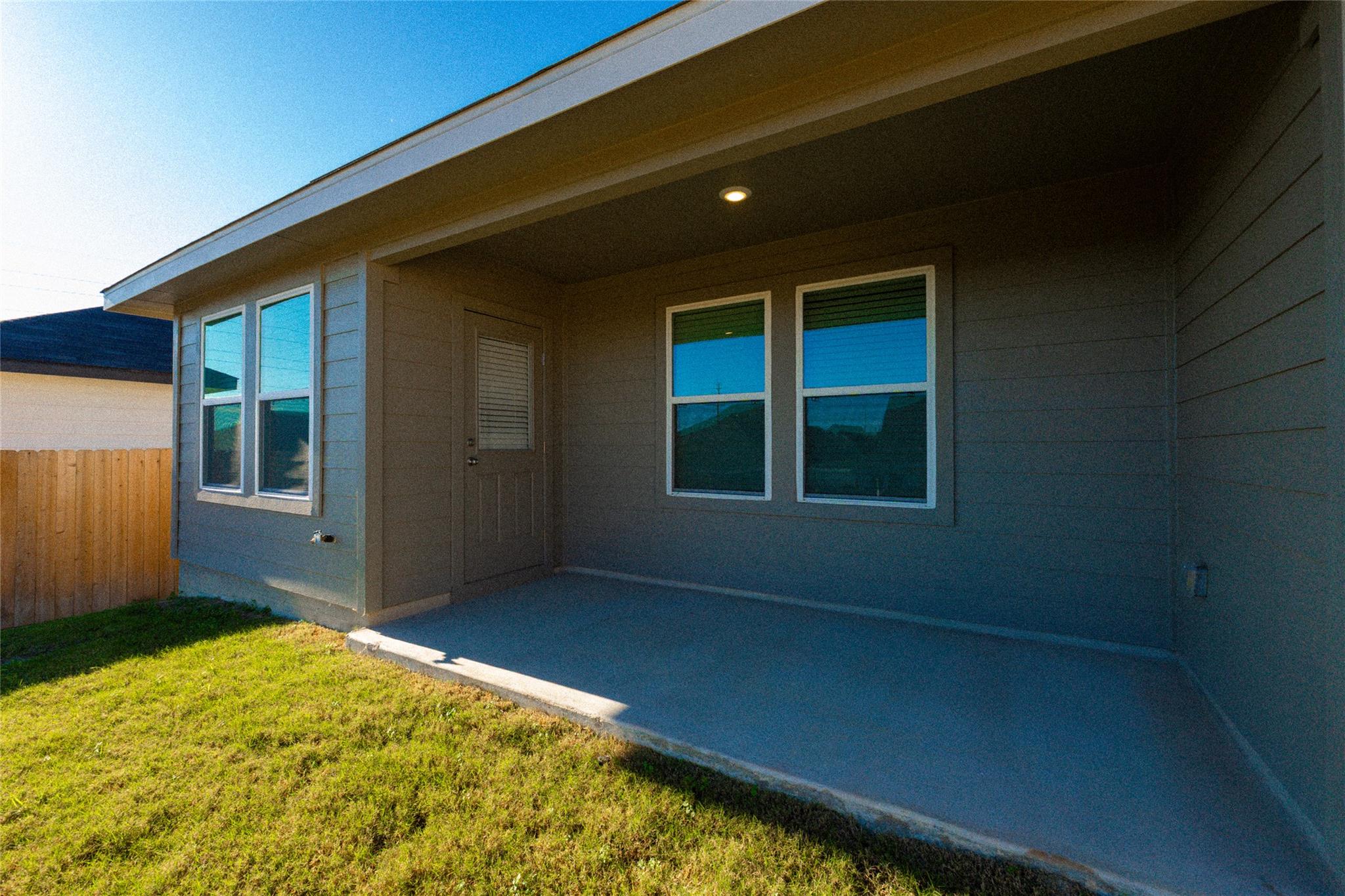 223 Las Lomas Dr, San Marcos, TX 78666