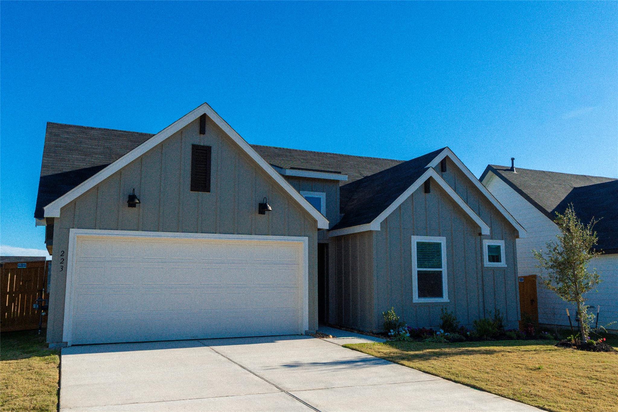 223 Las Lomas Dr, San Marcos, TX 78666