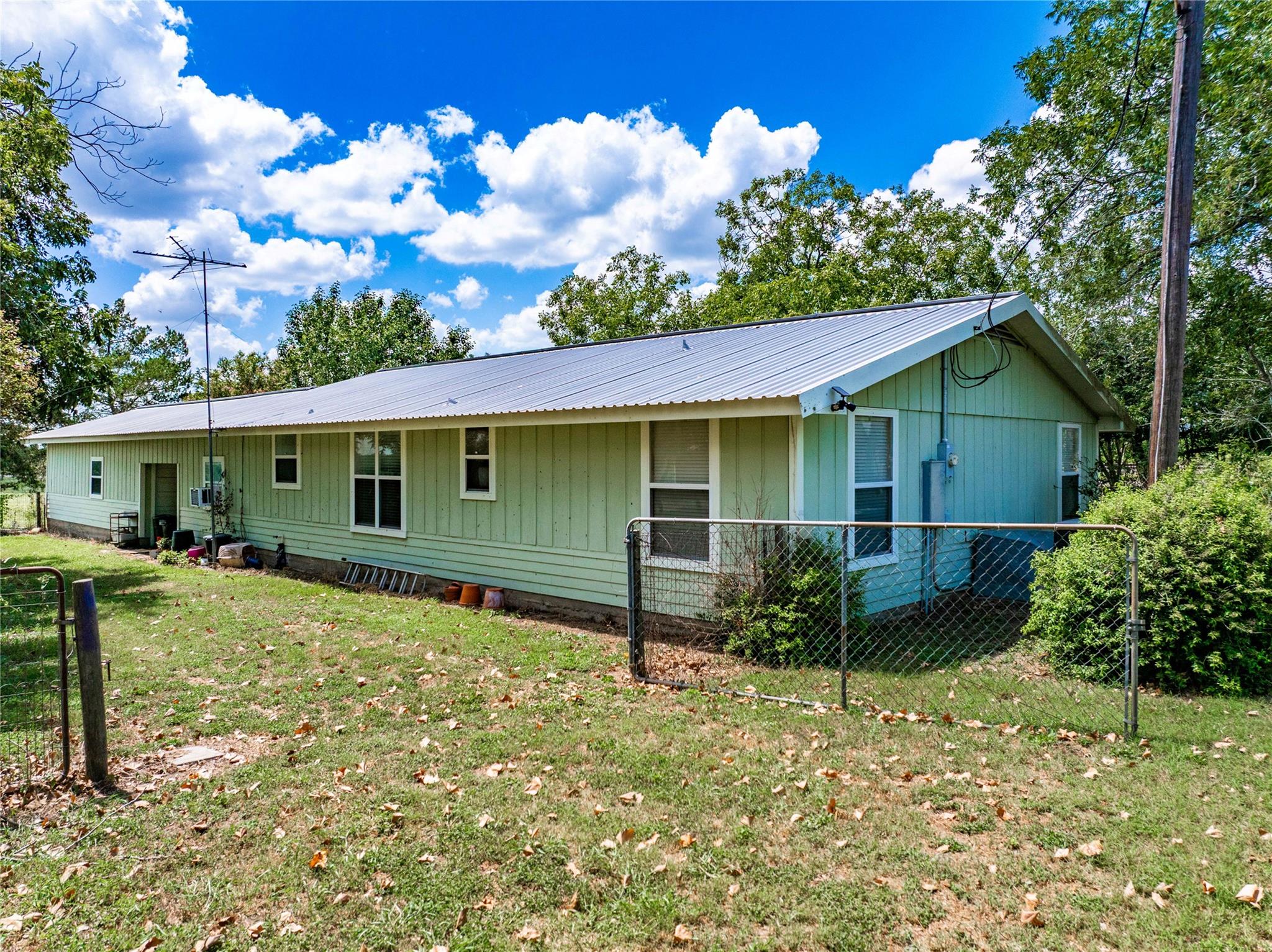 1466 County Road 253, Weimar, TX 78962