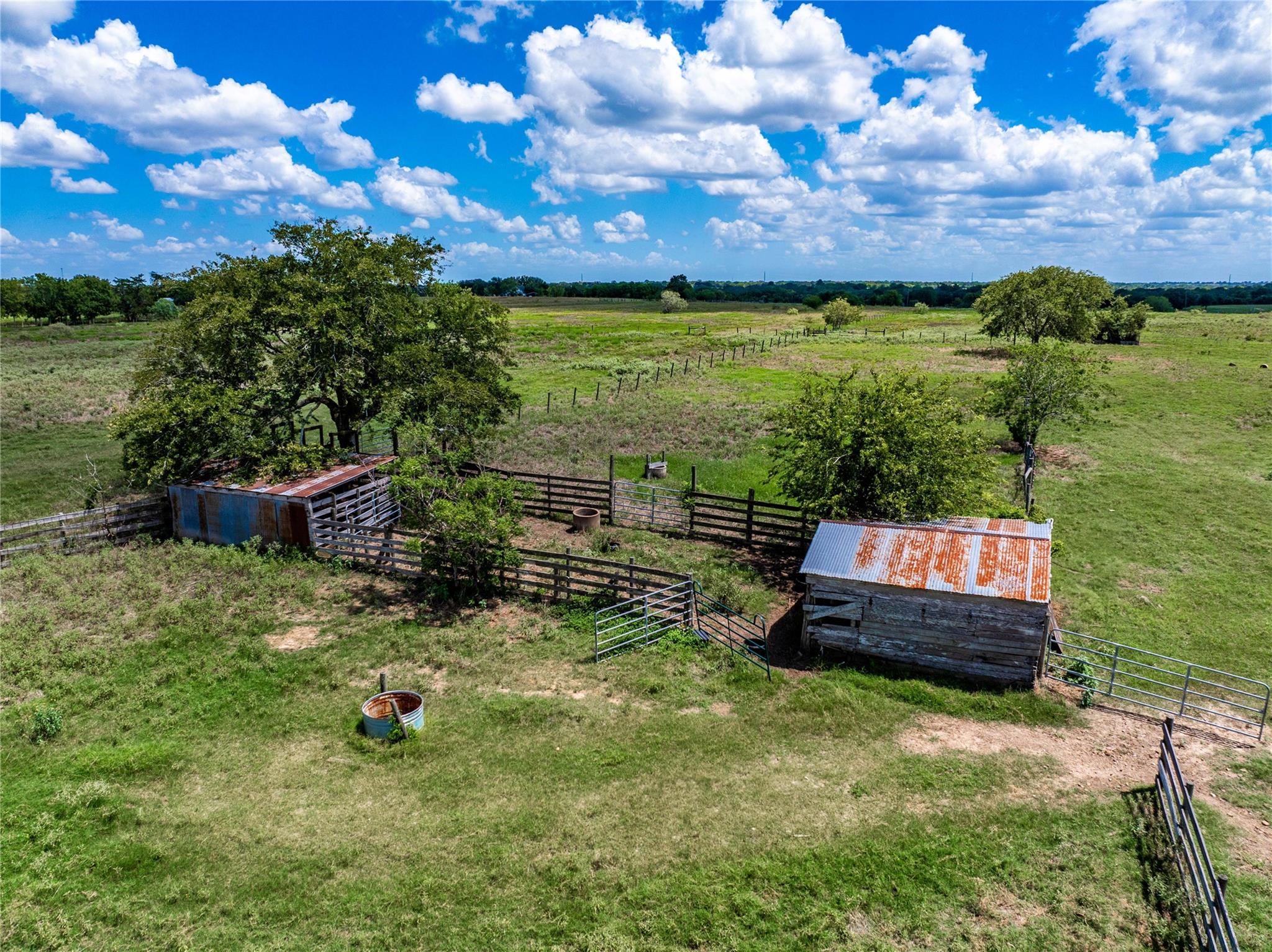 1466 County Road 253, Weimar, TX 78962