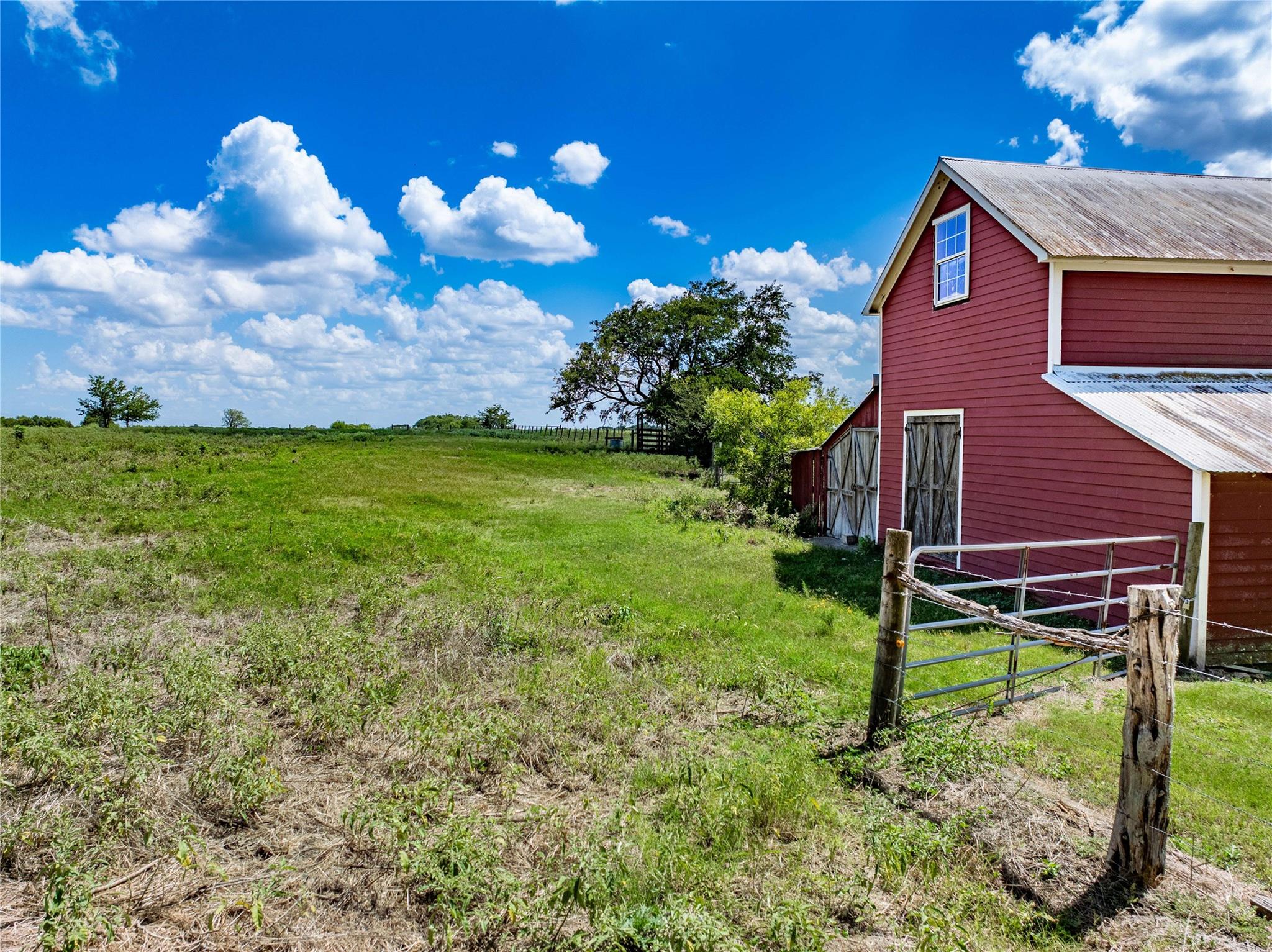 1466 County Road 253, Weimar, TX 78962