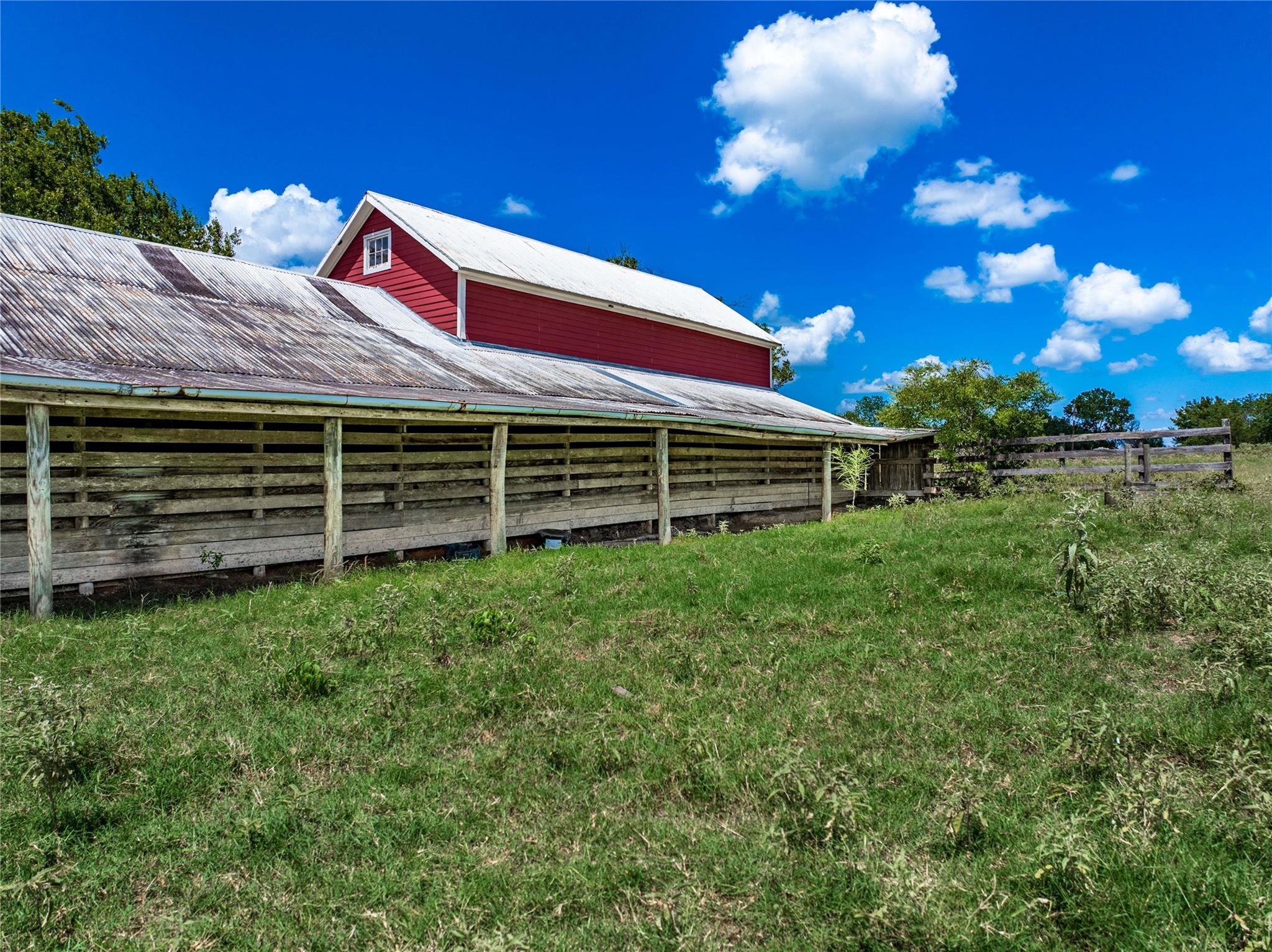 1466 County Road 253, Weimar, TX 78962