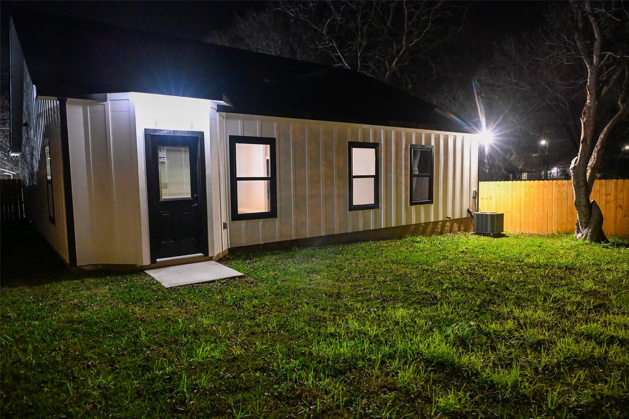 516 N Hackberry Ave, Luling, TX 78648