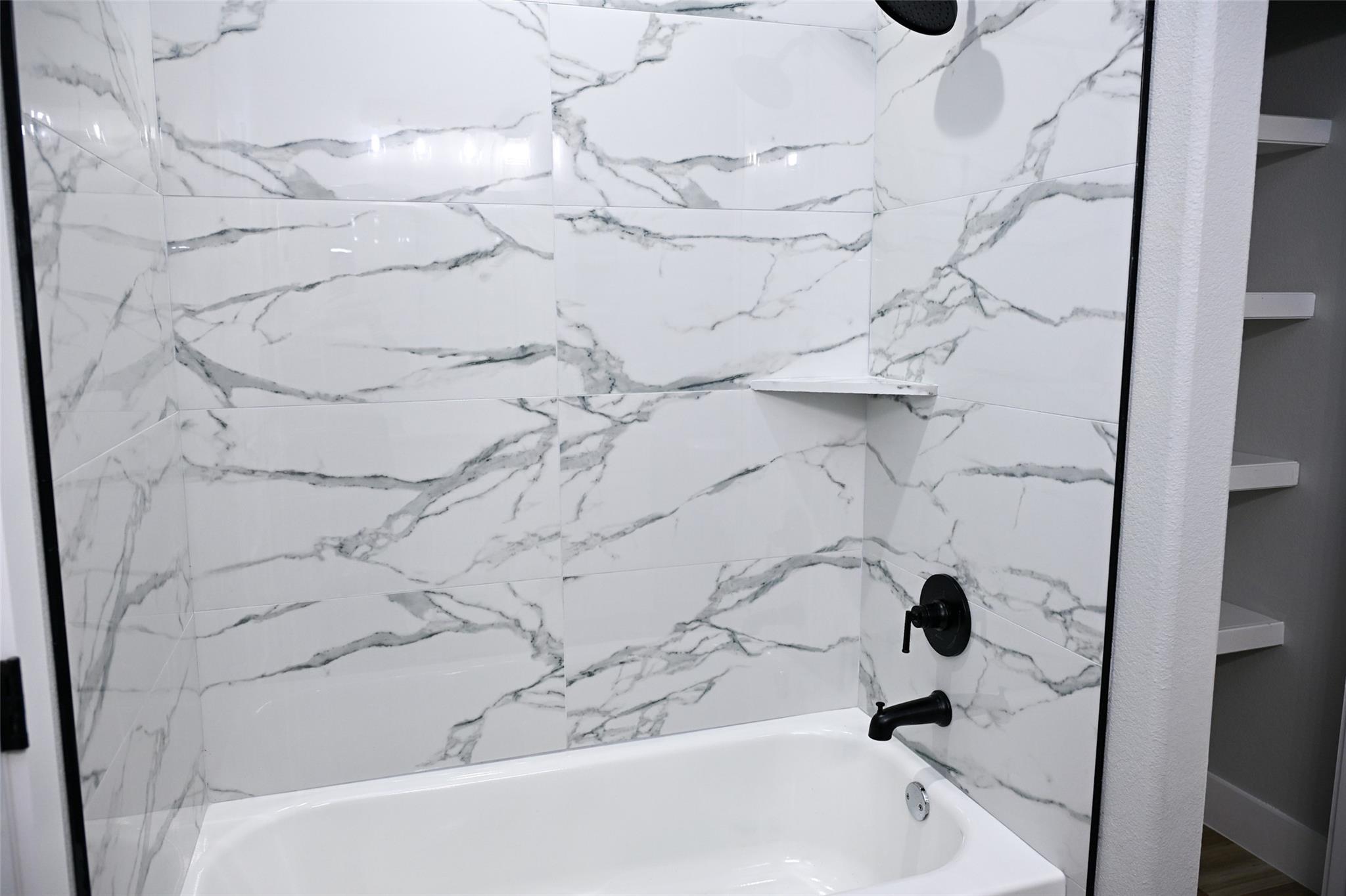 516 N Hackberry Ave, Luling, TX 78648