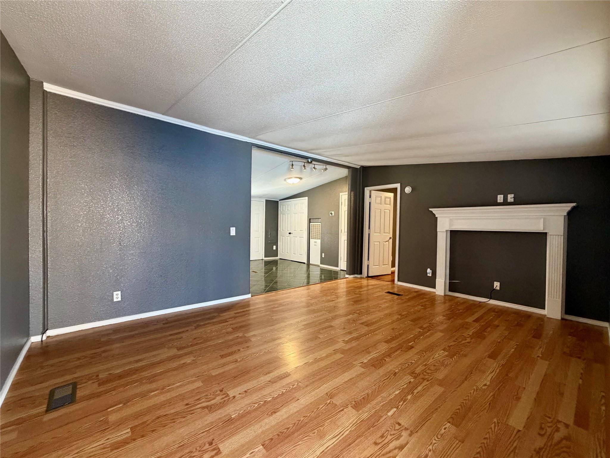 107 Shady Oaks Dr, Dale, TX 78616