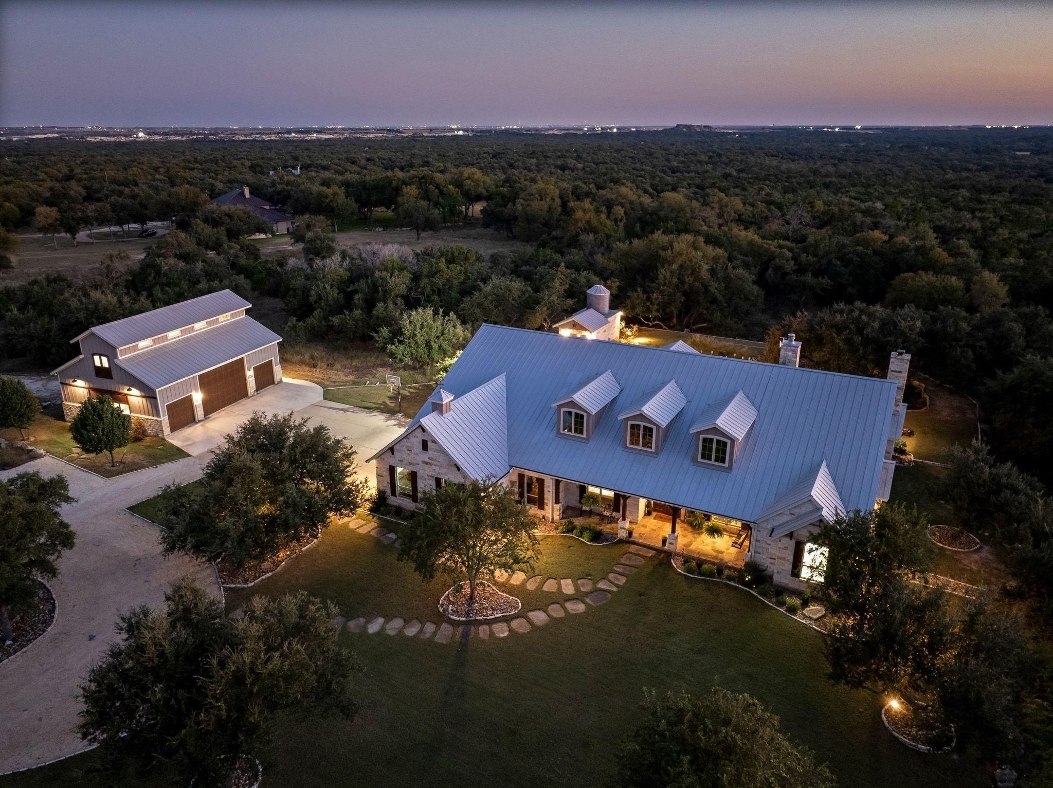 221 Palomino Cv, Jarrell, TX 76537