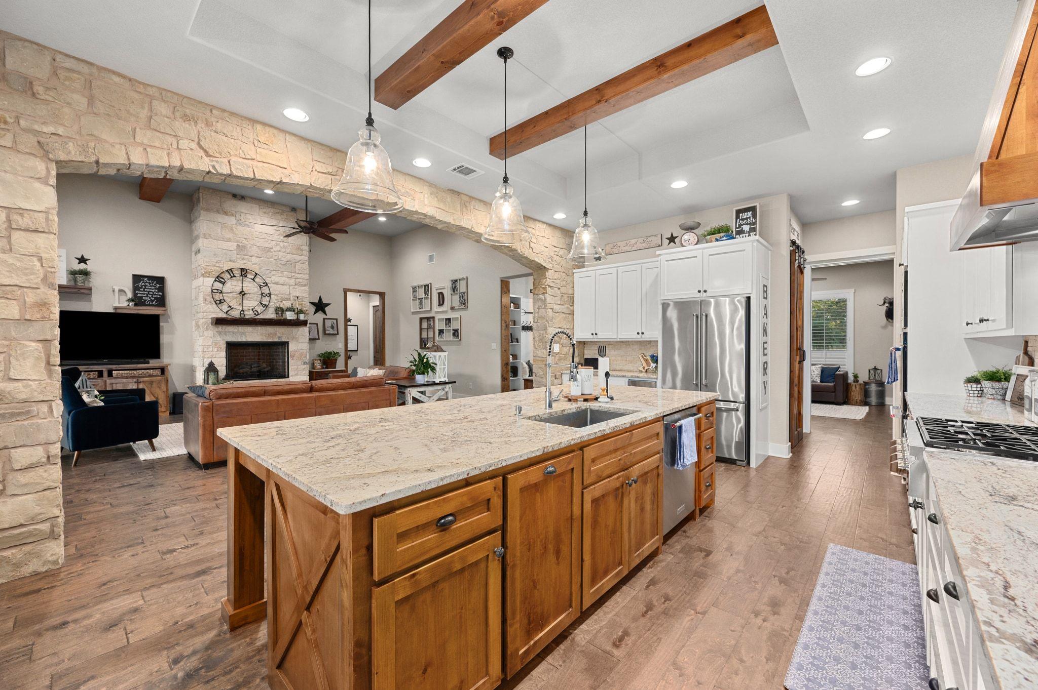 221 Palomino Cv, Jarrell, TX 76537