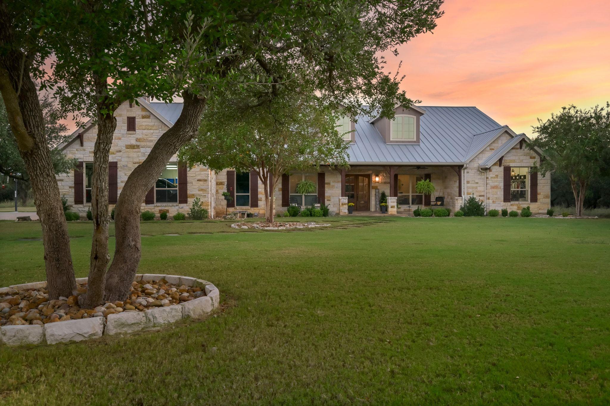 221 Palomino Cv, Jarrell, TX 76537
