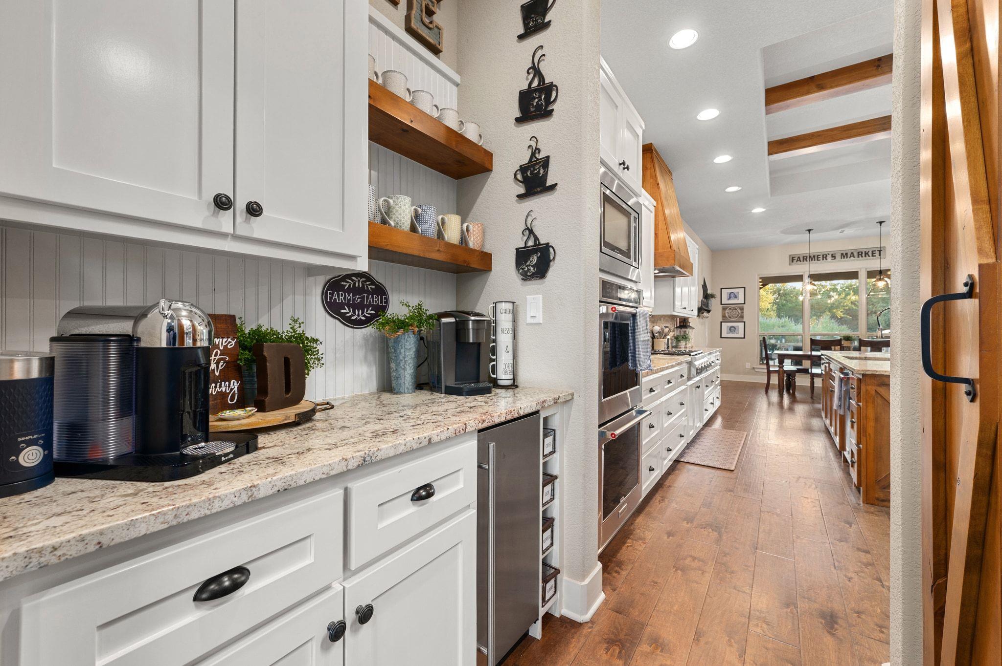 221 Palomino Cv, Jarrell, TX 76537