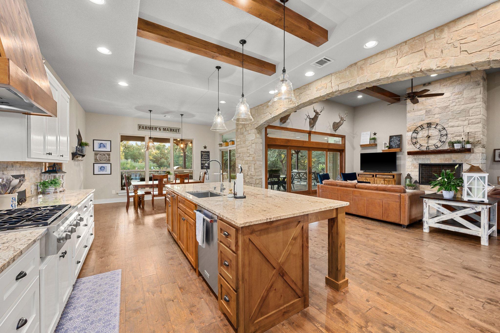 221 Palomino Cv, Jarrell, TX 76537