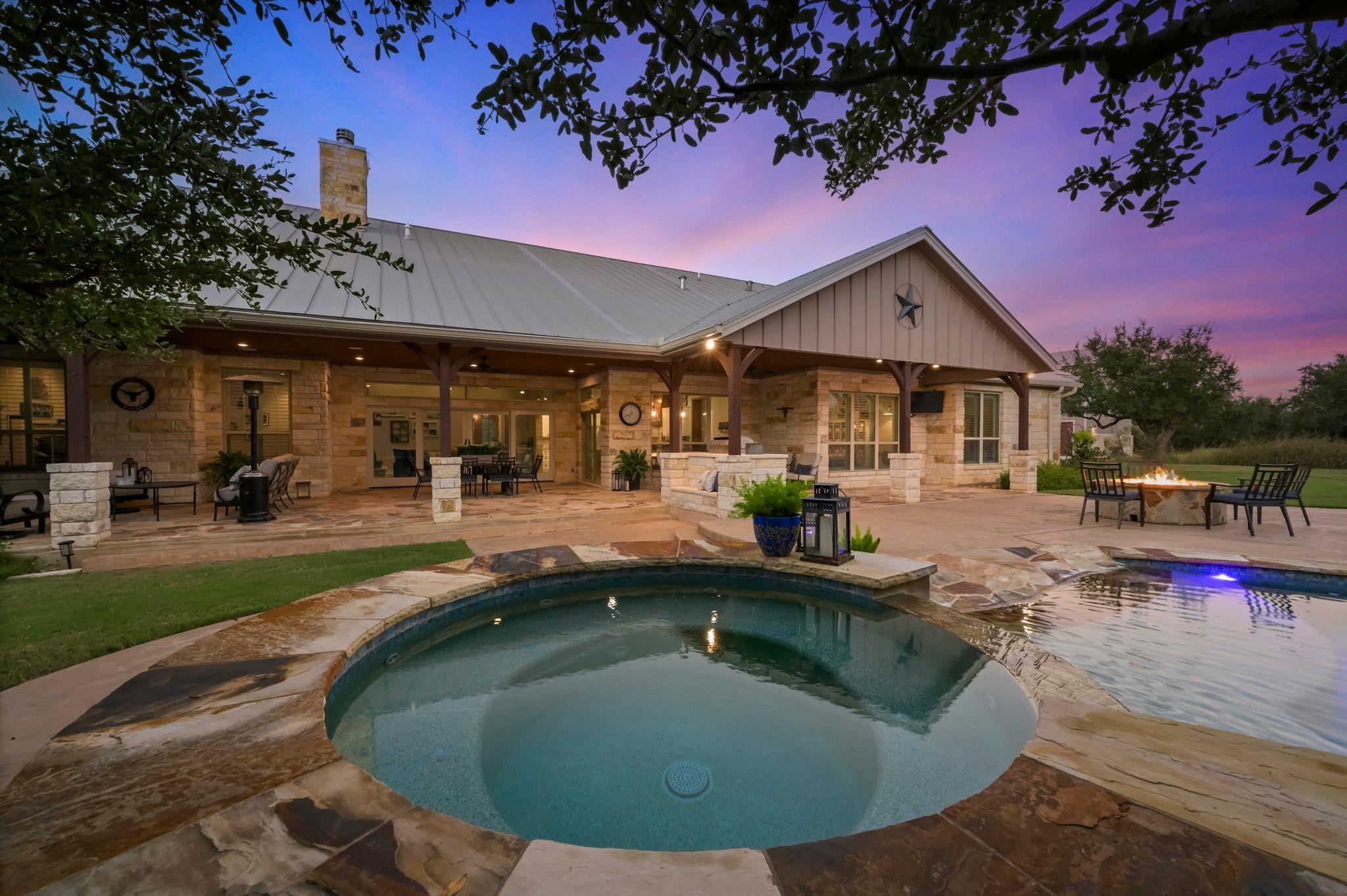 221 Palomino Cv, Jarrell, TX 76537