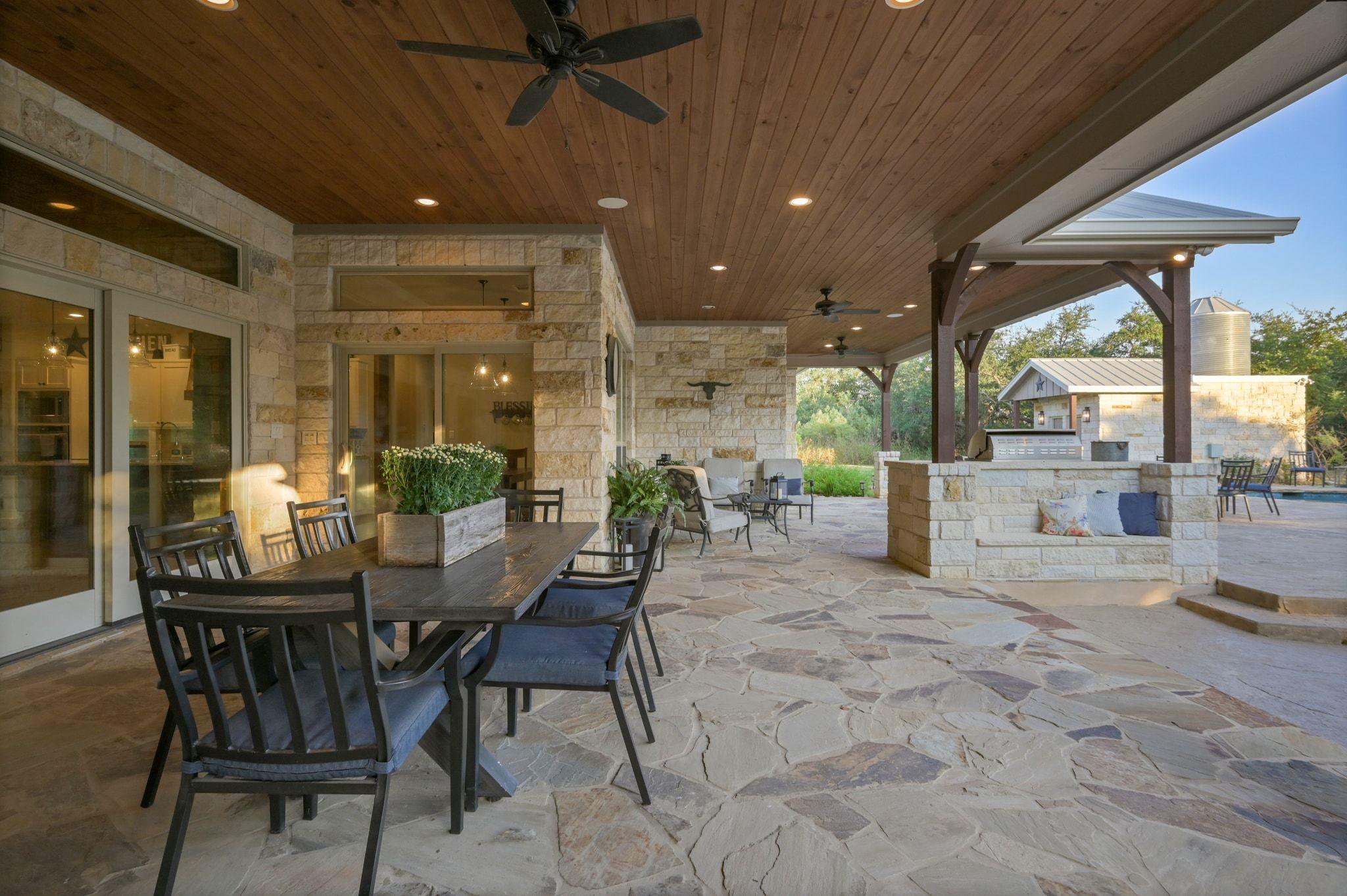 221 Palomino Cv, Jarrell, TX 76537