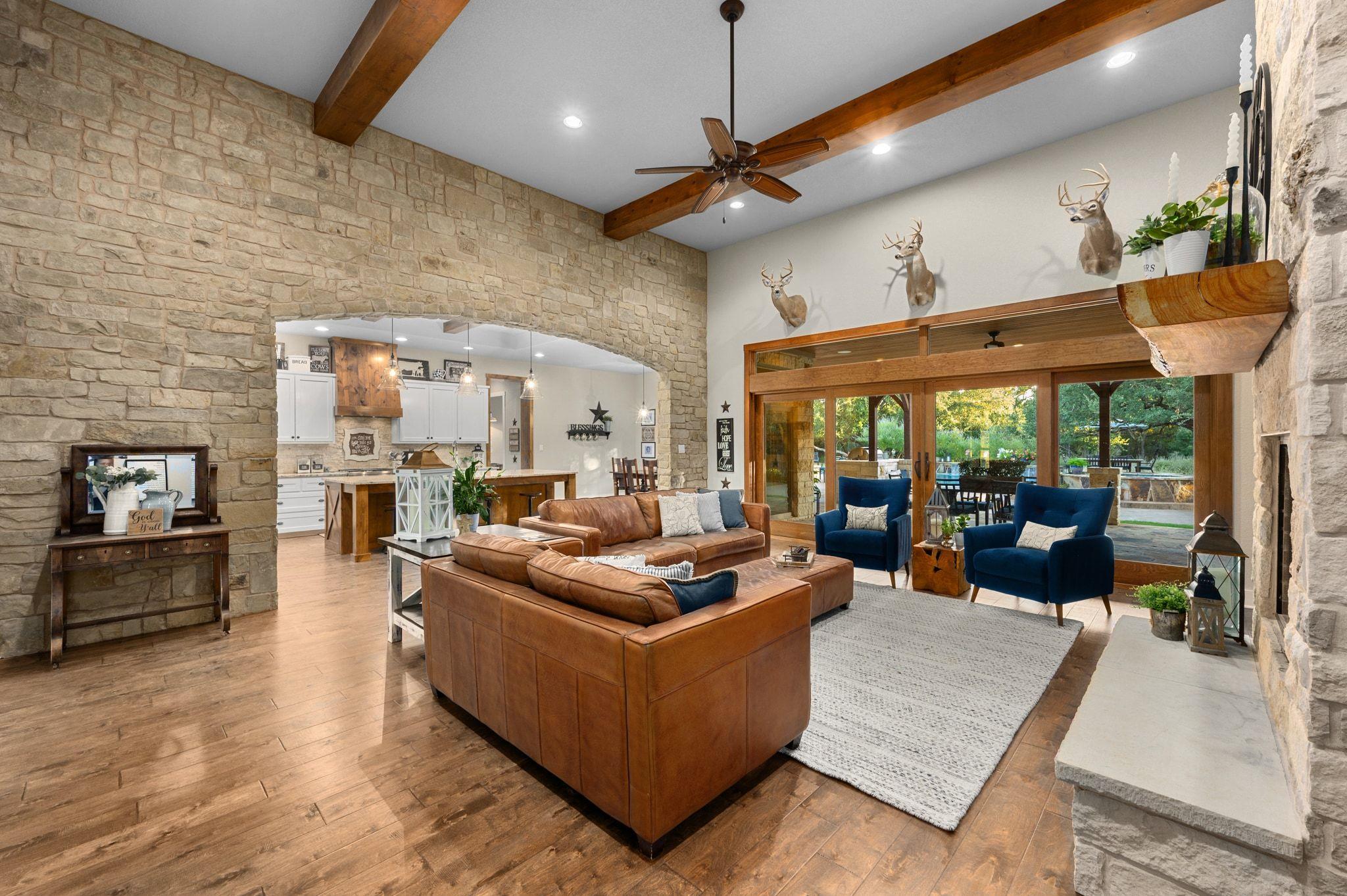 221 Palomino Cv, Jarrell, TX 76537