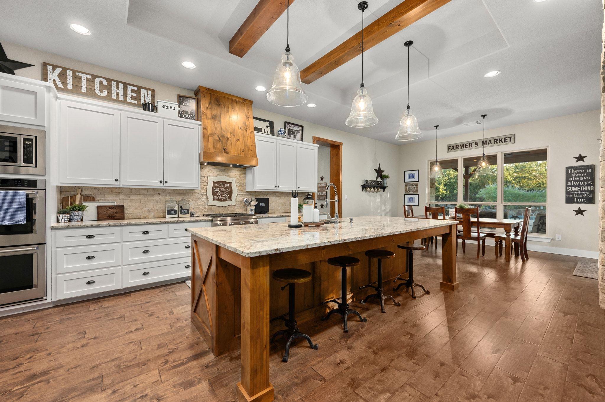 221 Palomino Cv, Jarrell, TX 76537