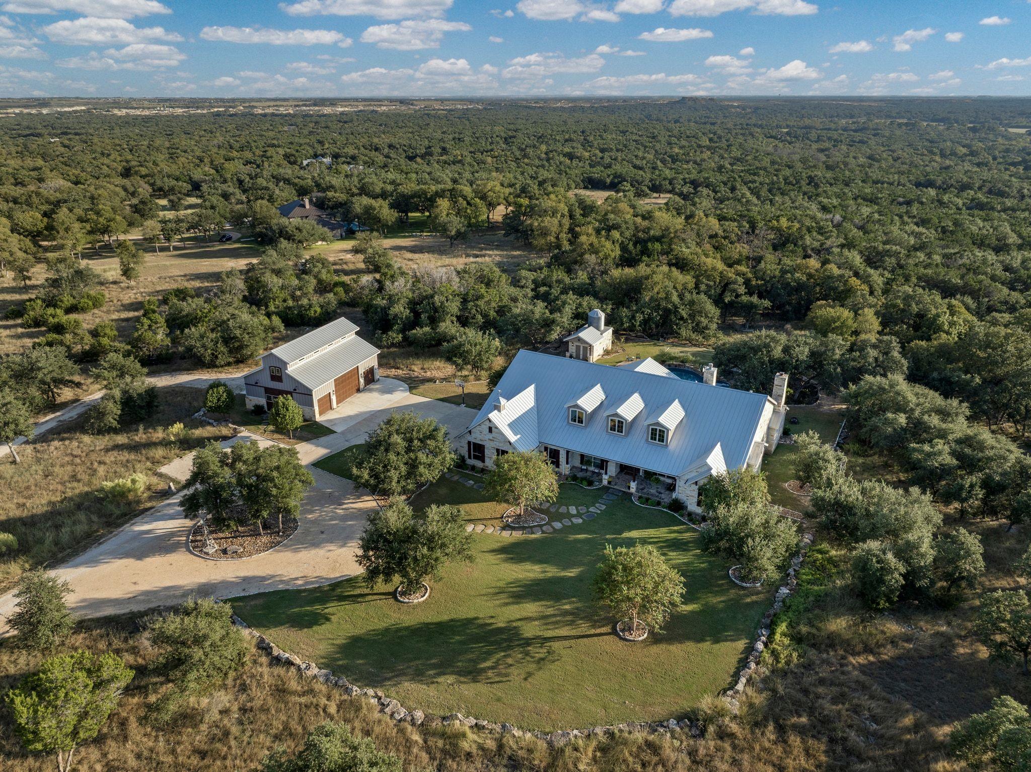 221 Palomino Cv, Jarrell, TX 76537