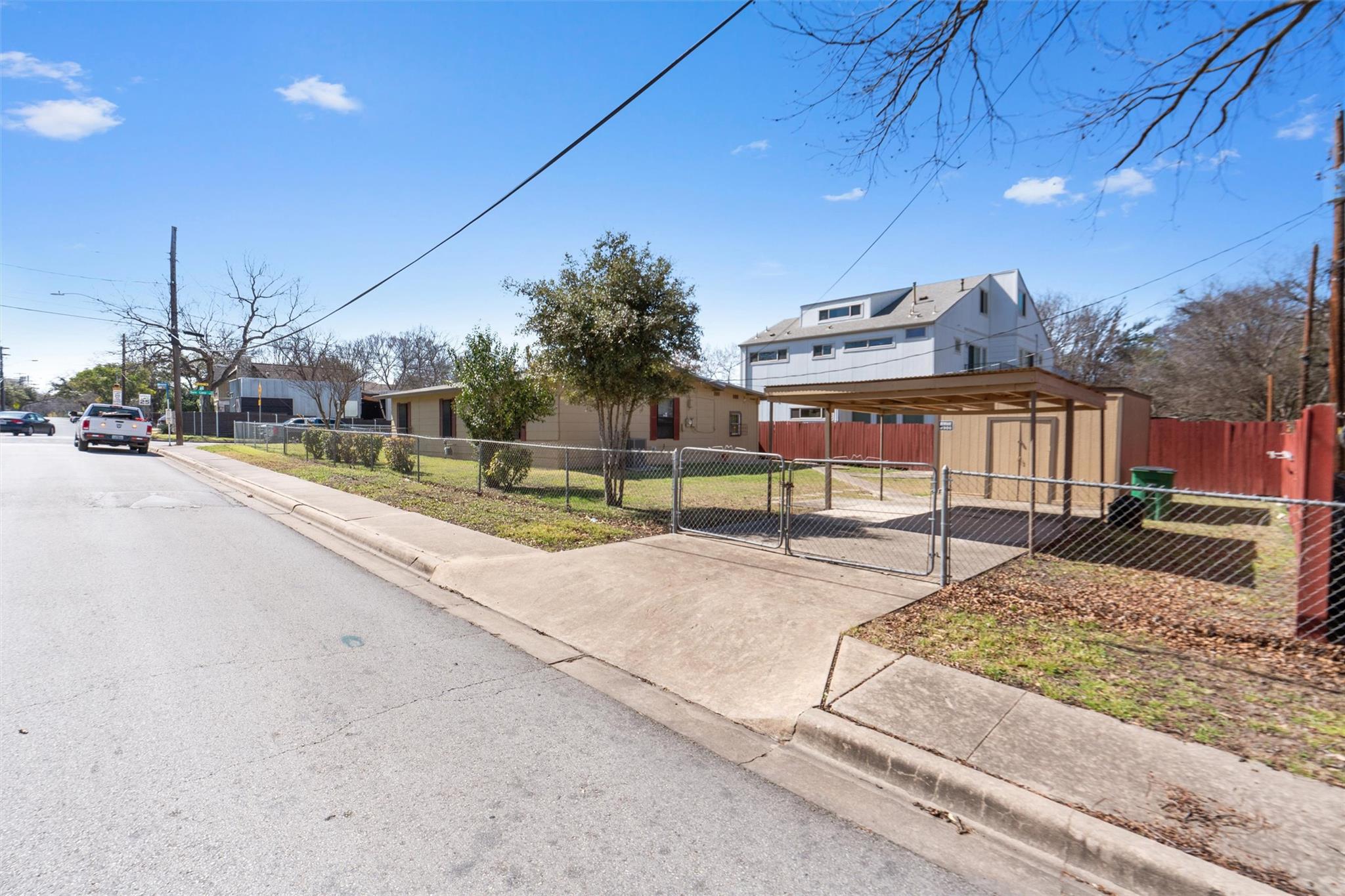 1000 S Center St, Austin, TX 78704