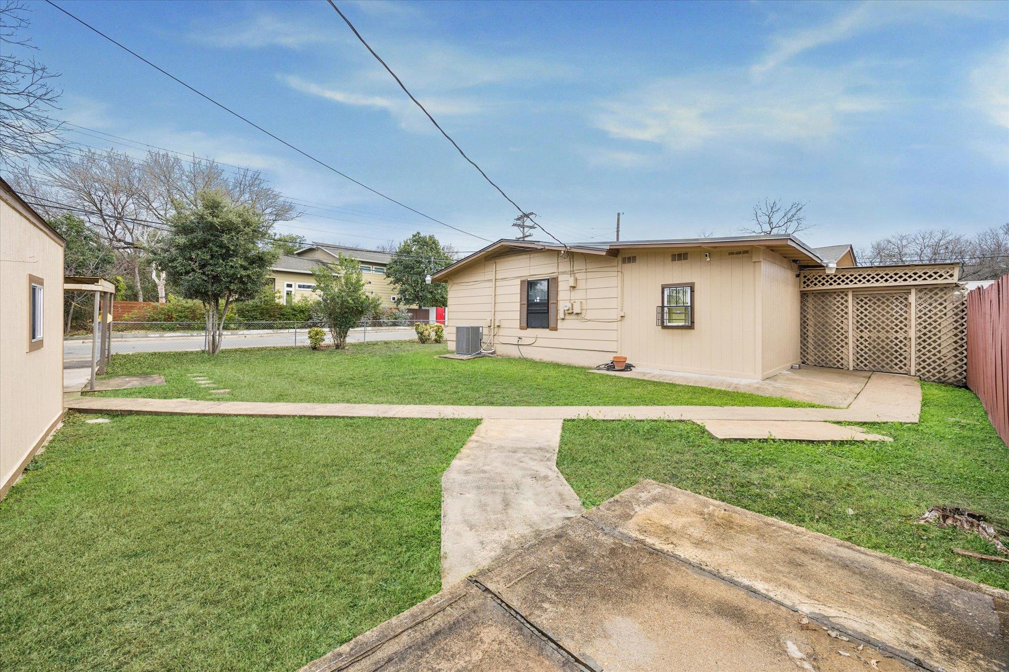 1000 S Center St, Austin, TX 78704