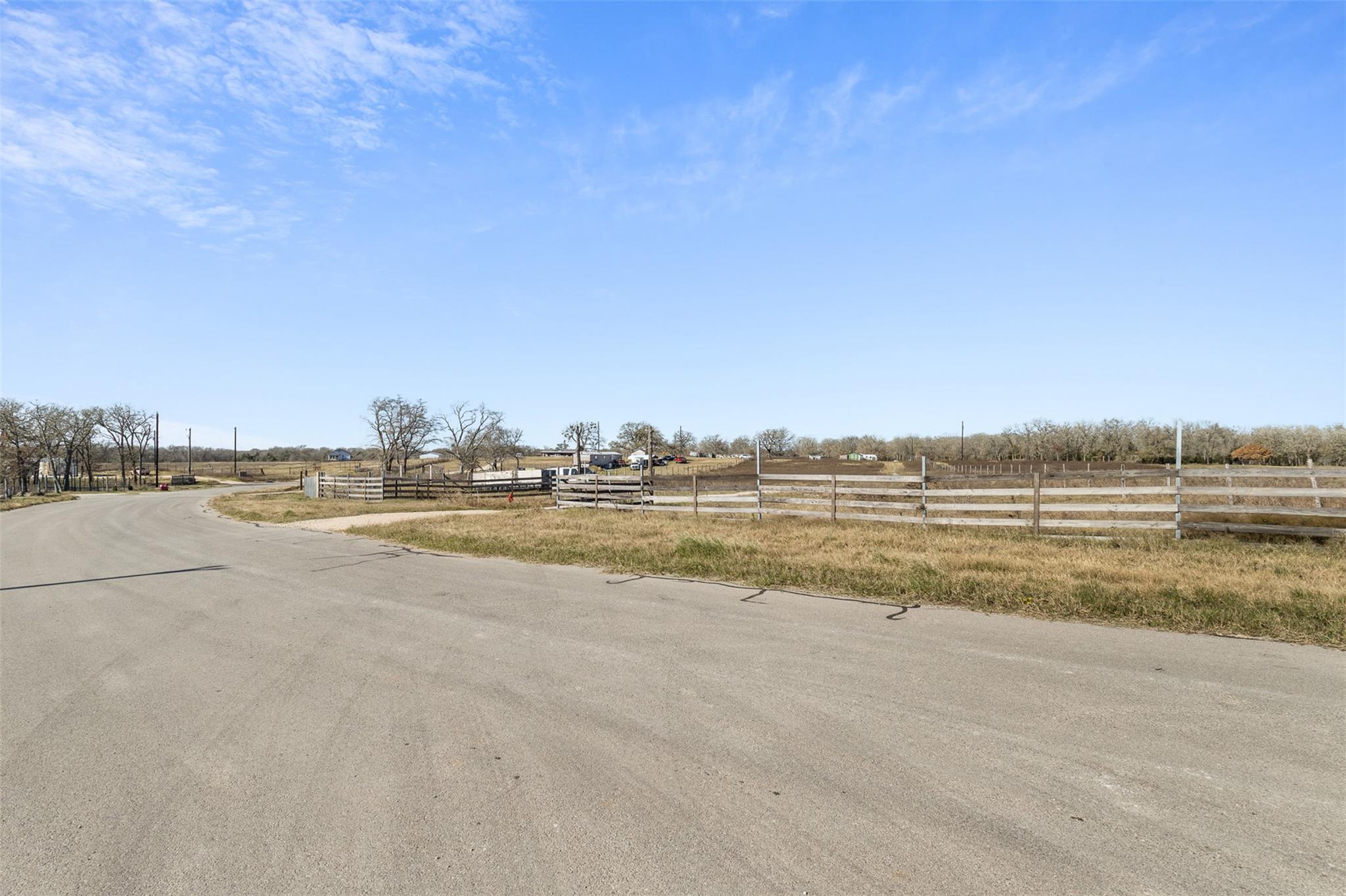 346 Village Cv, Dale, TX 78616