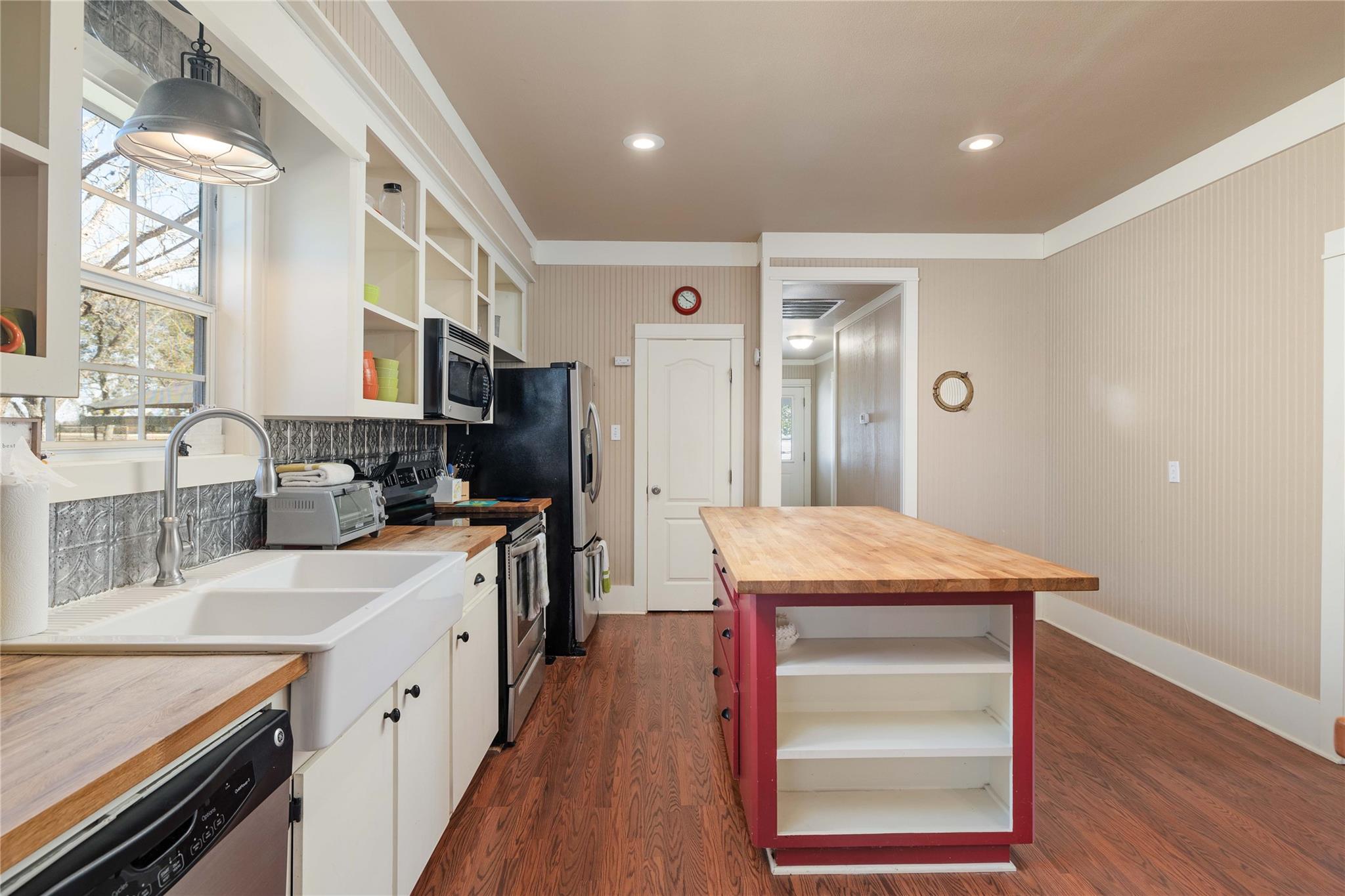 1012 Buerger Ln, Seguin, TX 78155