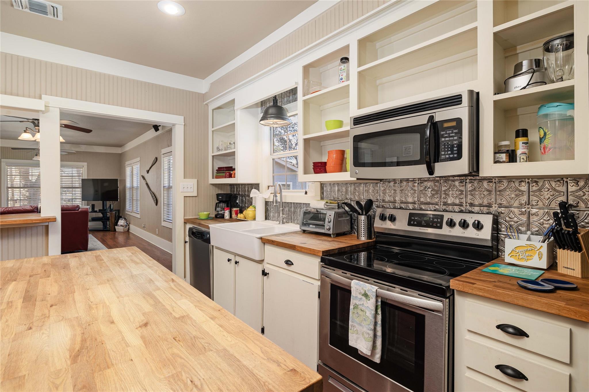 1012 Buerger Ln, Seguin, TX 78155