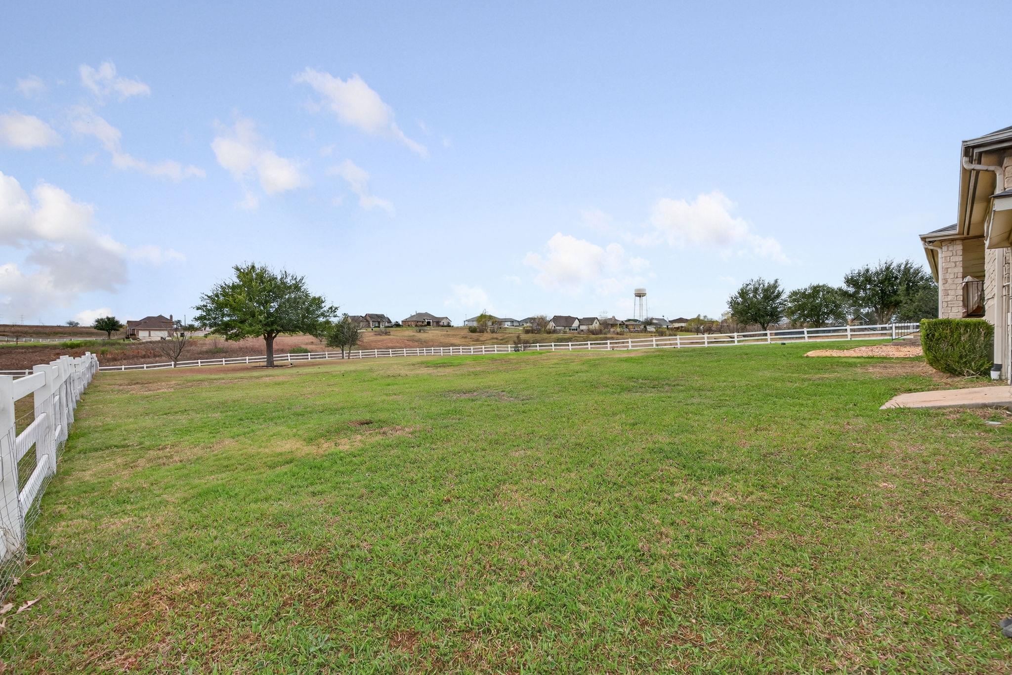 111 Lookout Cir, Hutto, TX 78634