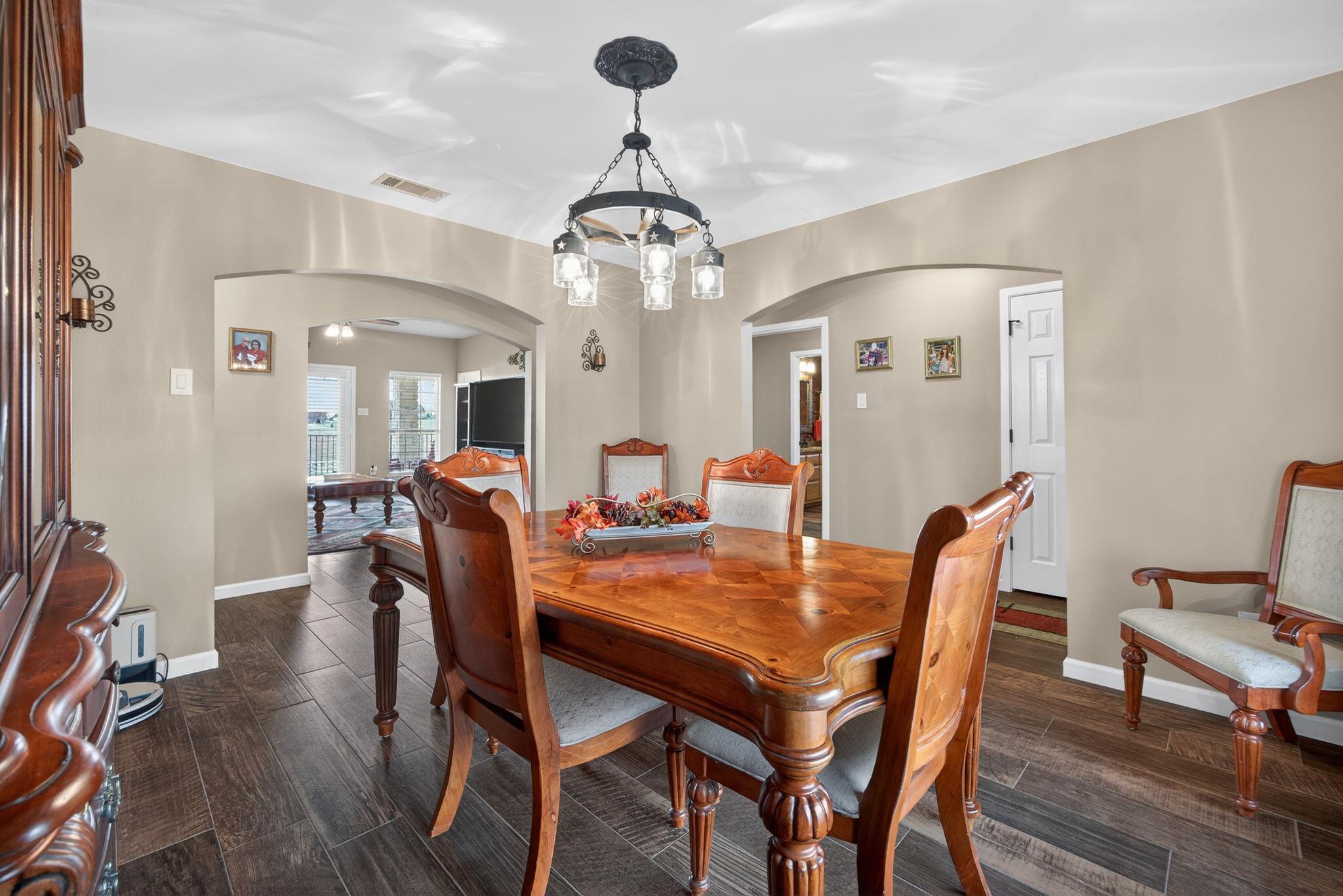 111 Lookout Cir, Hutto, TX 78634