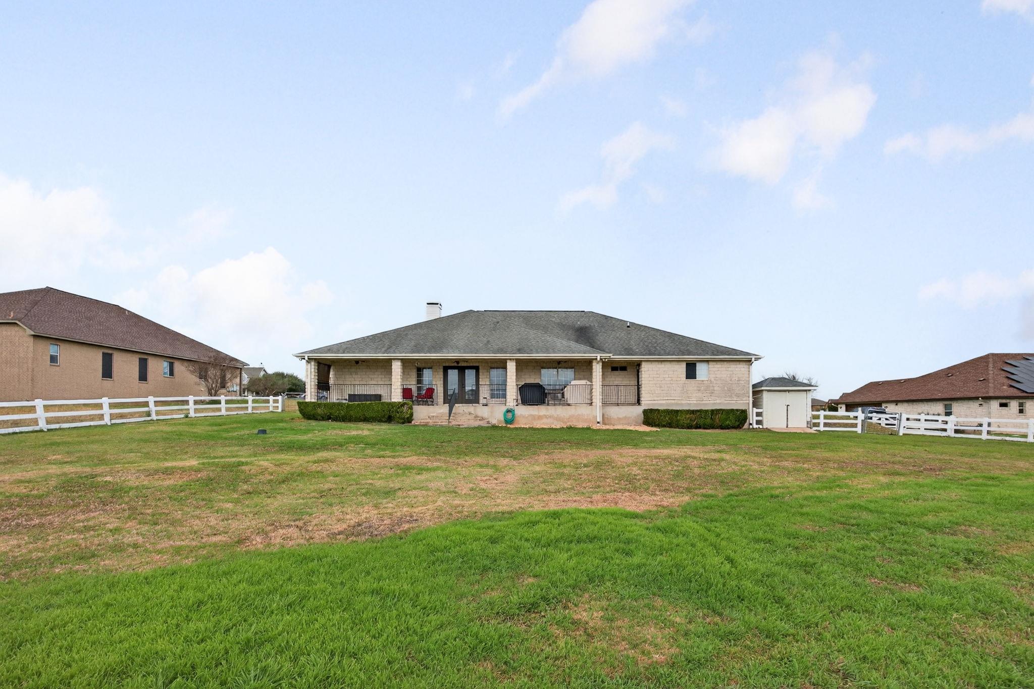111 Lookout Cir, Hutto, TX 78634