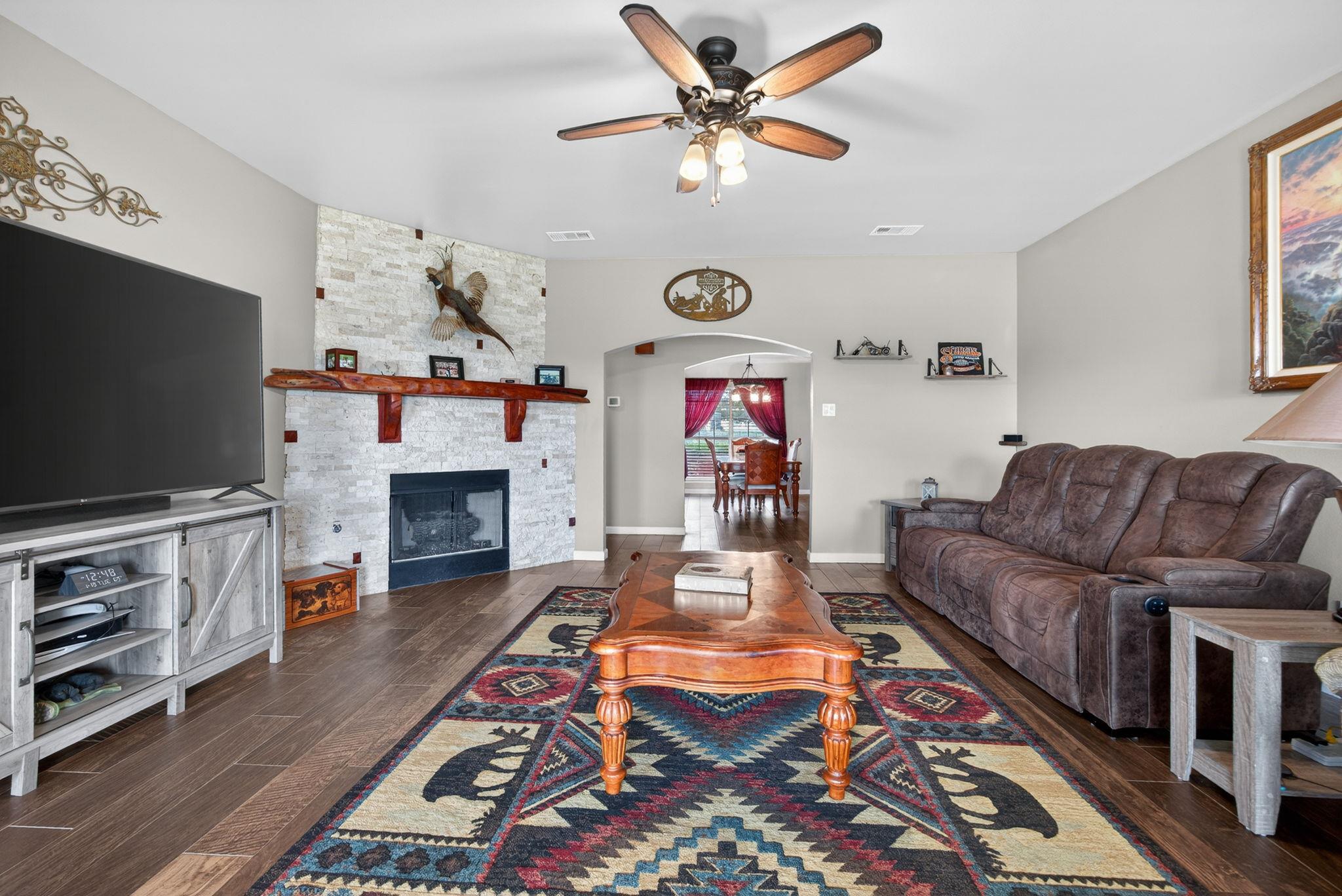 111 Lookout Cir, Hutto, TX 78634