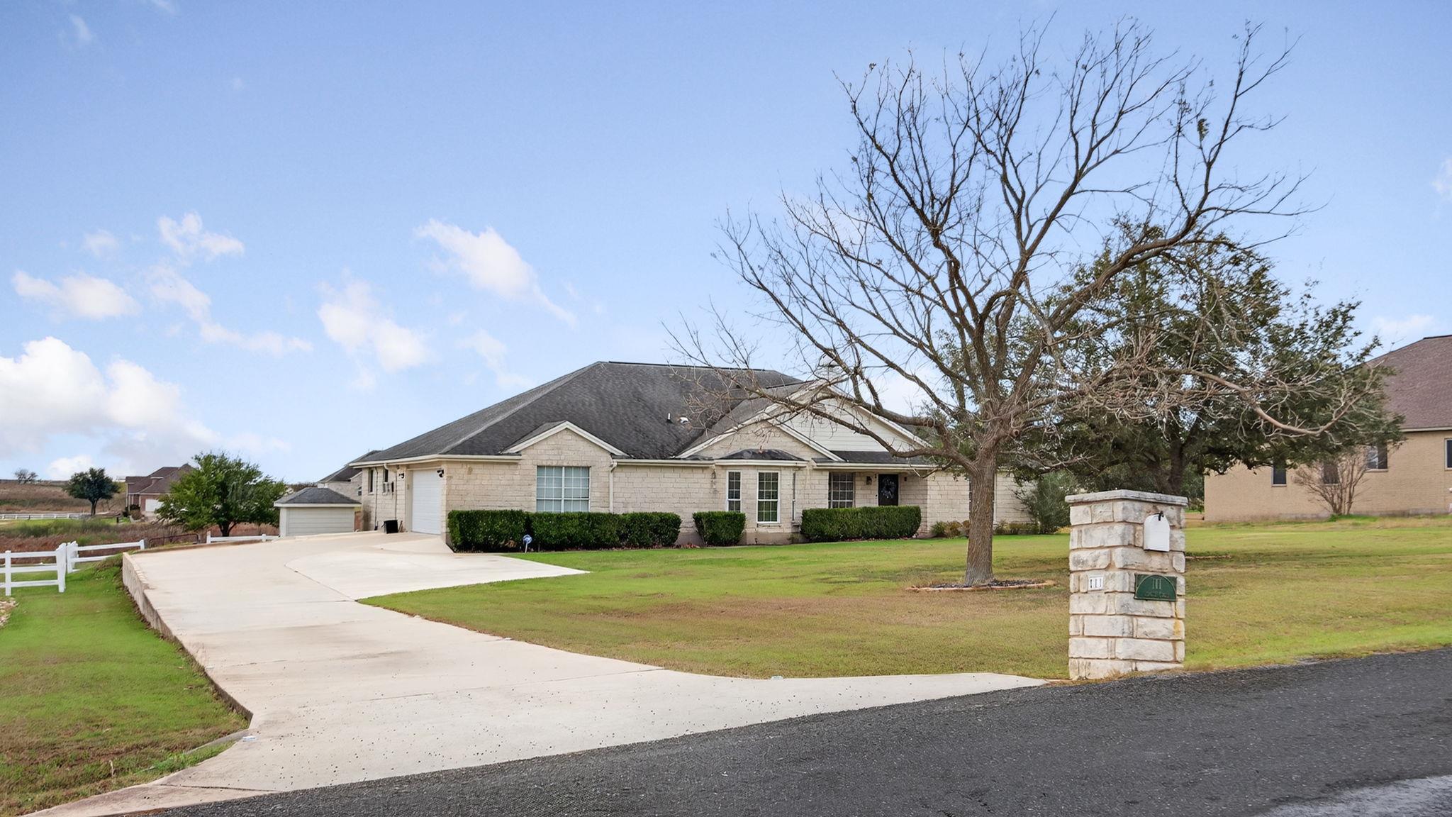 111 Lookout Cir, Hutto, TX 78634