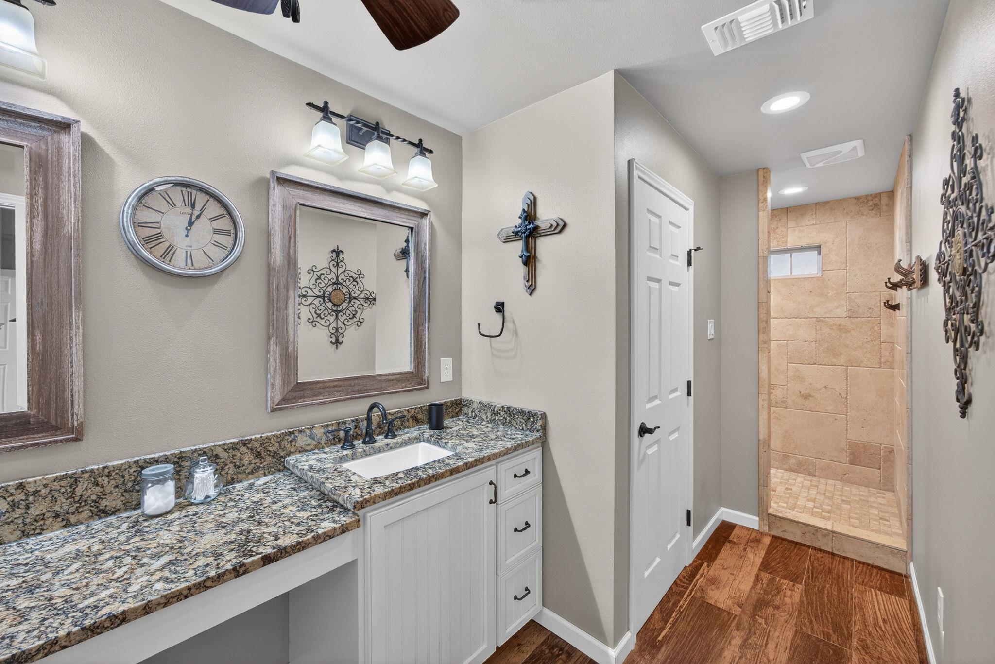 111 Lookout Cir, Hutto, TX 78634