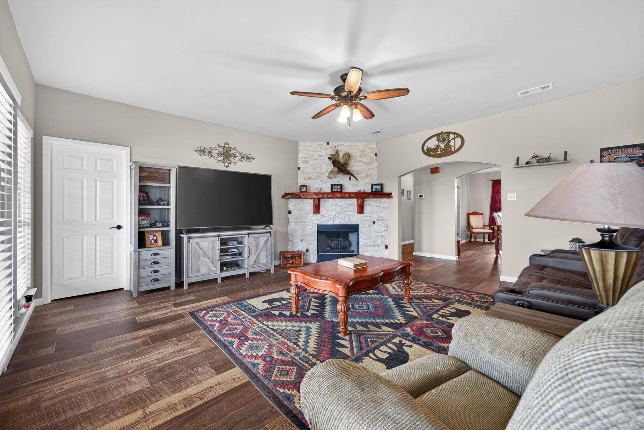 111 Lookout Cir, Hutto, TX 78634