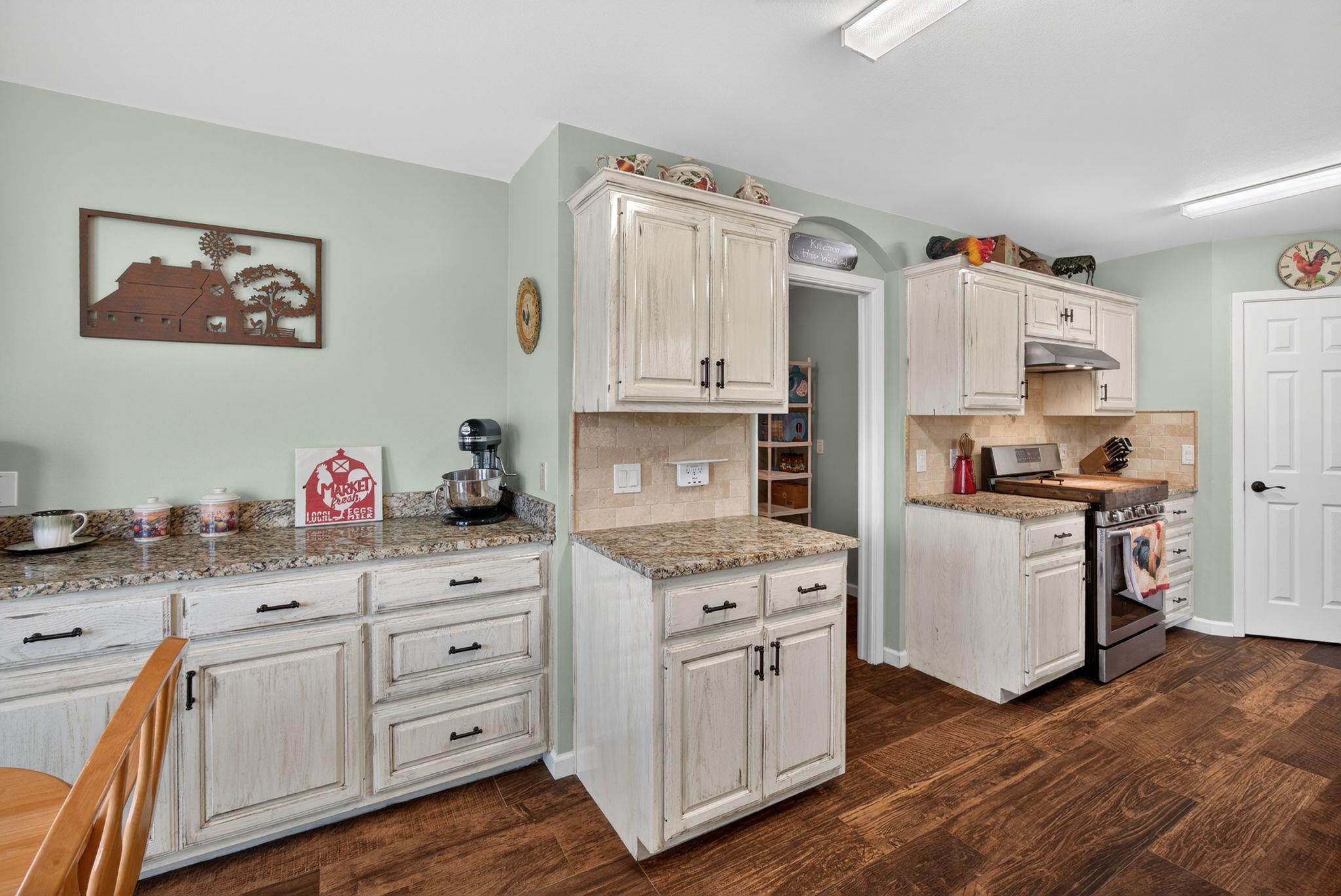 111 Lookout Cir, Hutto, TX 78634