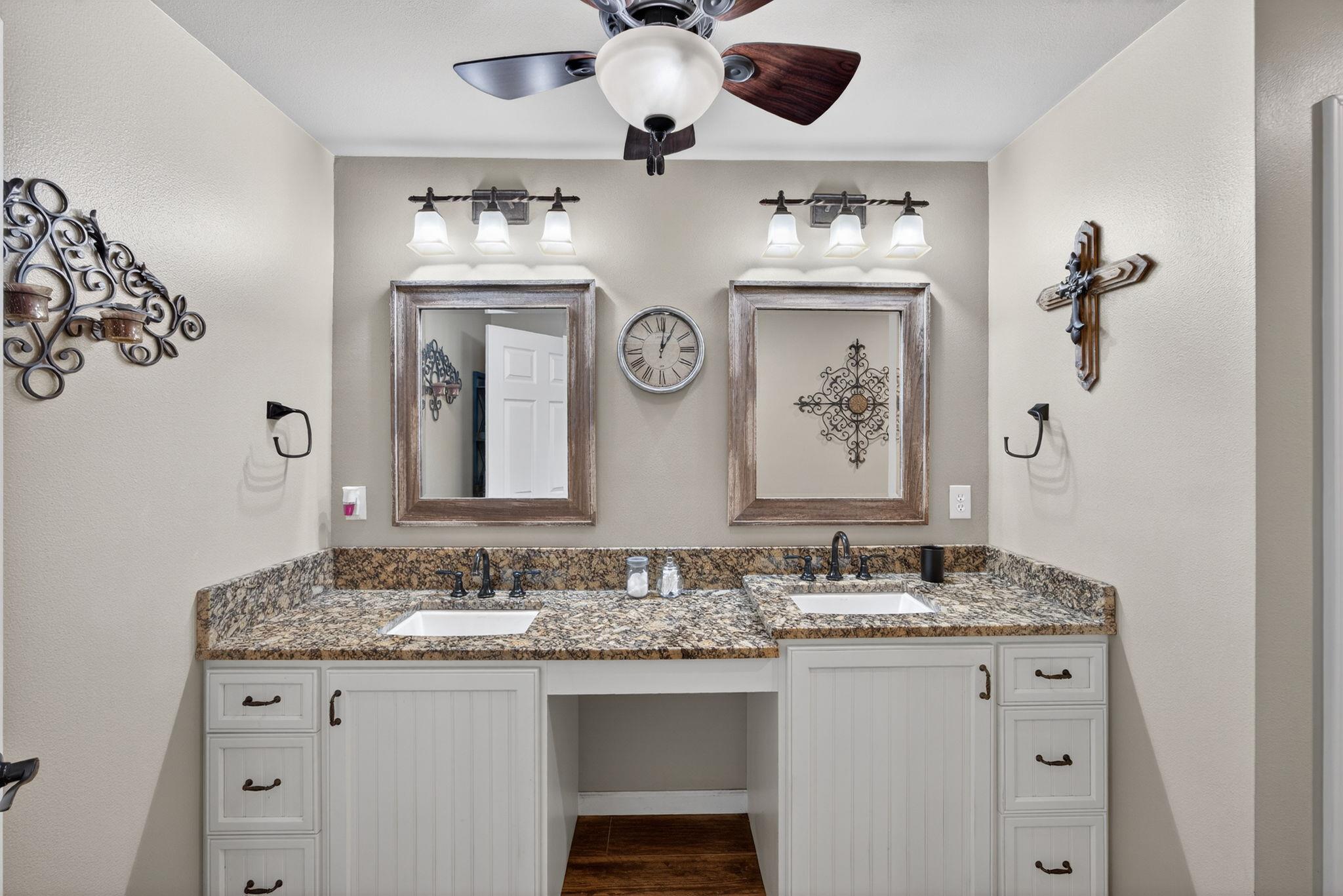 111 Lookout Cir, Hutto, TX 78634