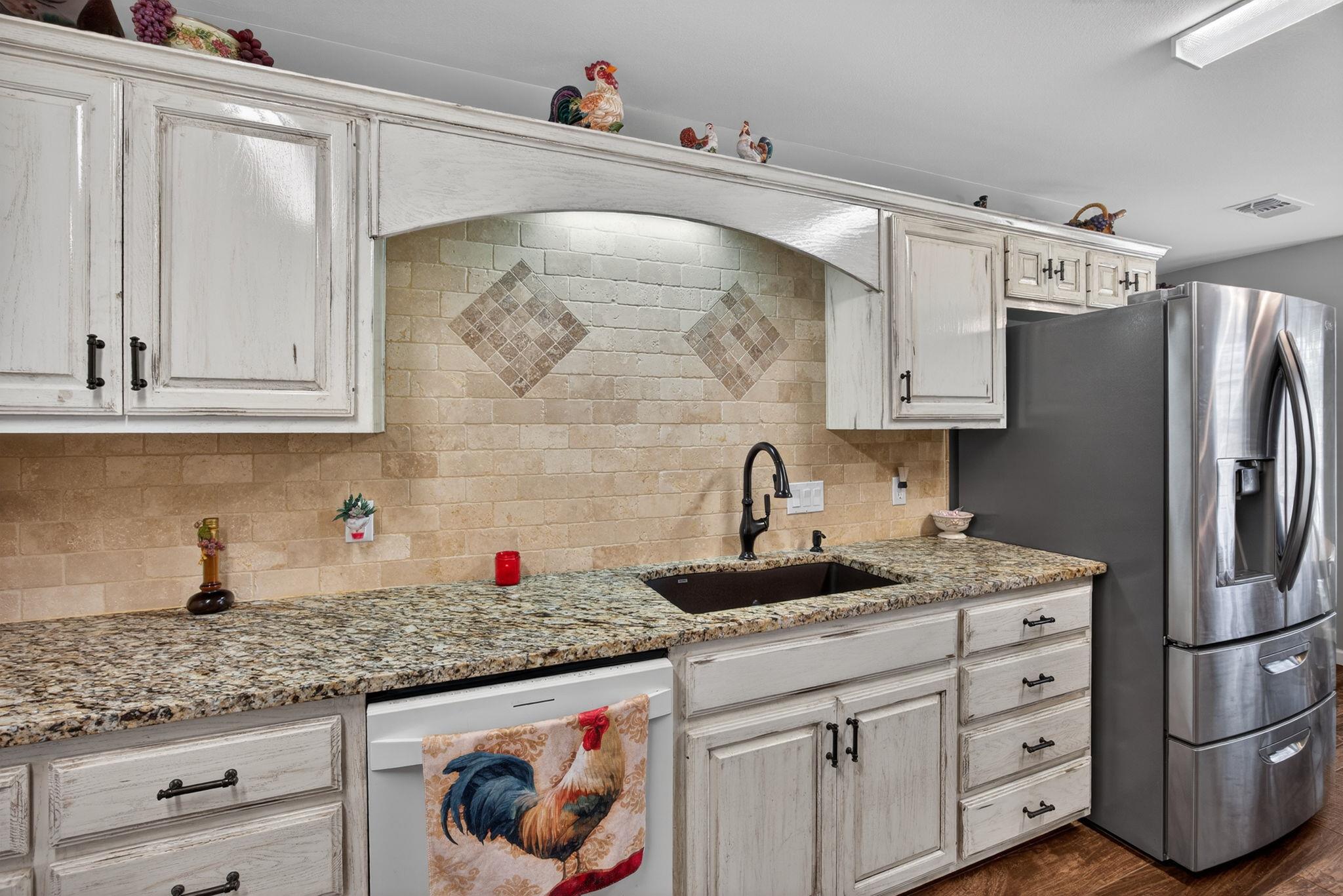 111 Lookout Cir, Hutto, TX 78634