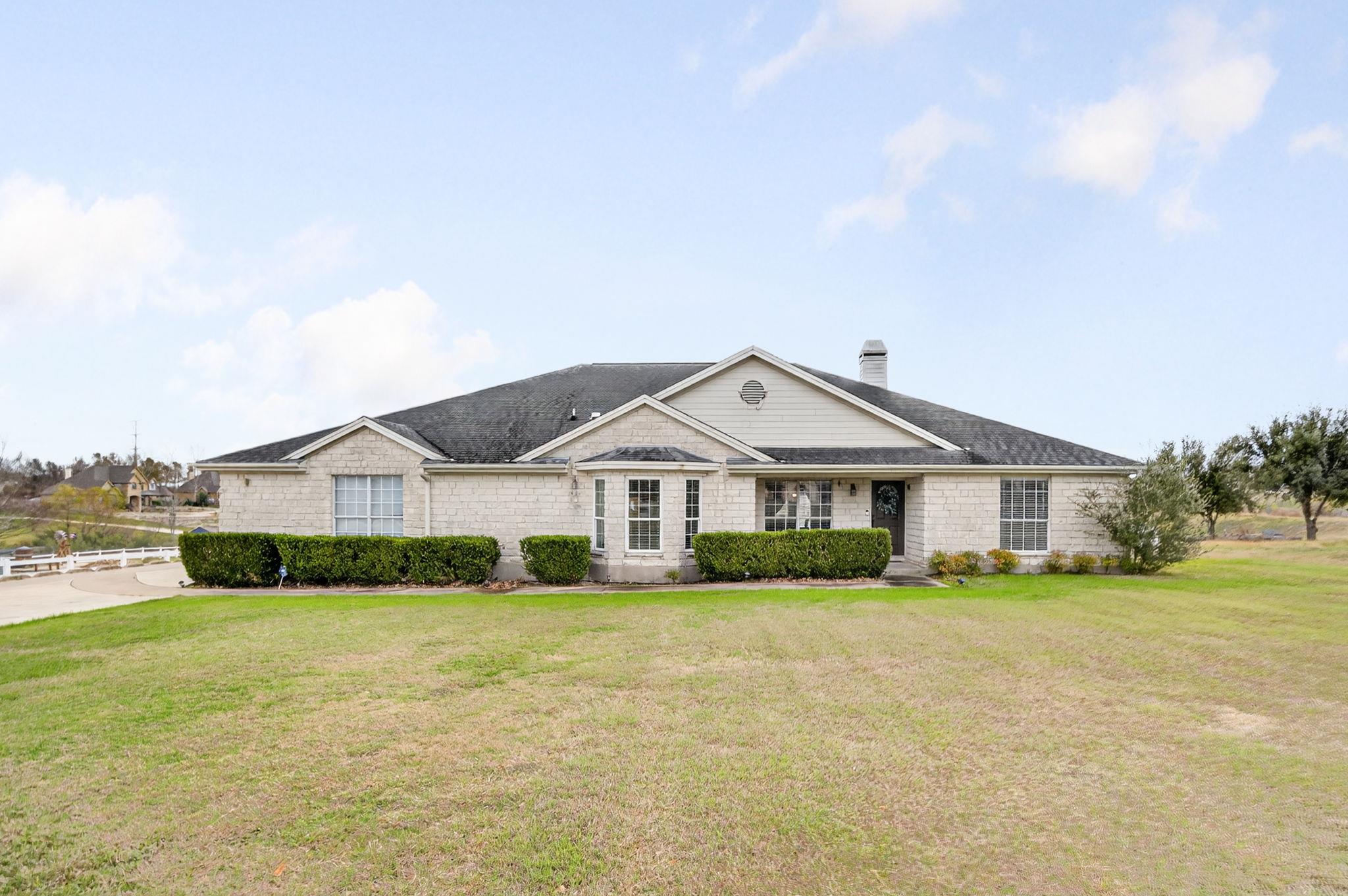 111 Lookout Cir, Hutto, TX 78634