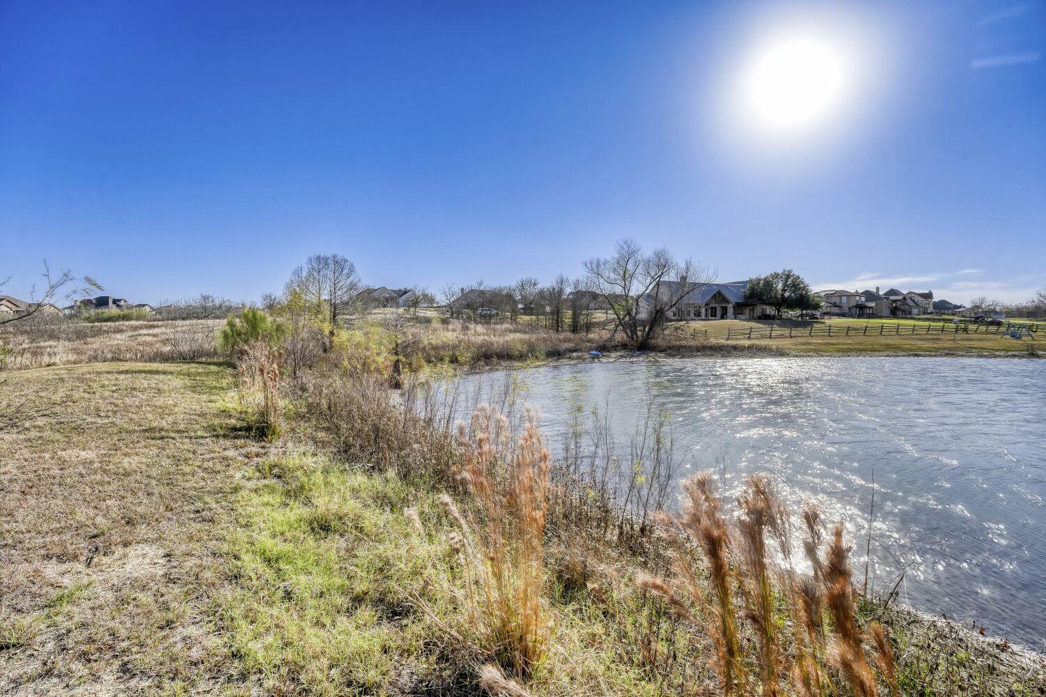 337 Comanche Cir, Hutto, TX 78634