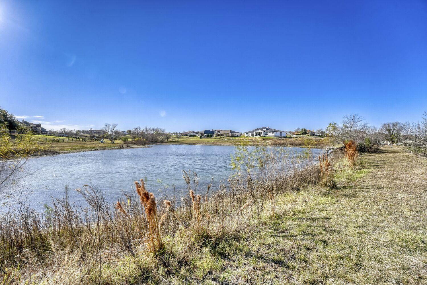 337 Comanche Cir, Hutto, TX 78634