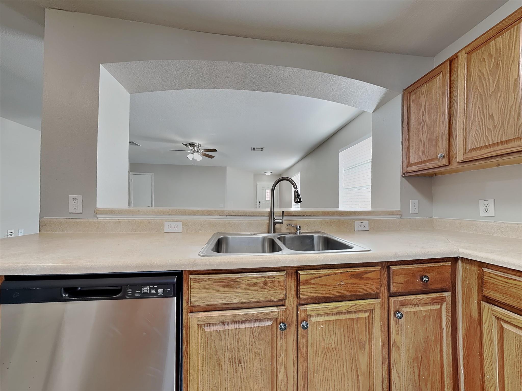 12529 Sky Harbor Dr, Del Valle, TX 78617