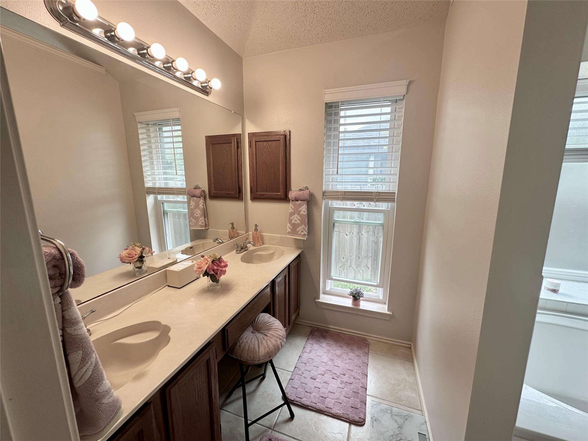 608 Battlecreek Ln, Leander, TX 78641