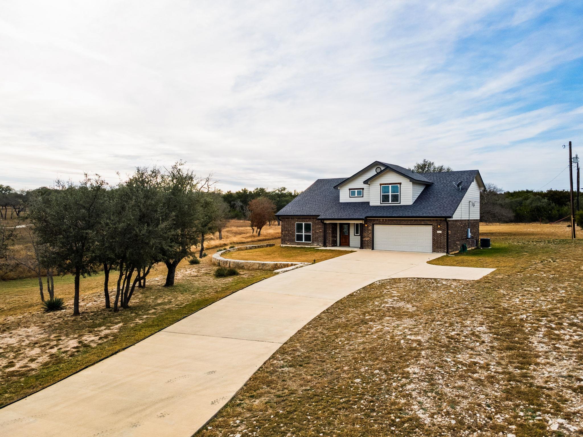 320 Sunrise Hls, Lampasas, TX 76550