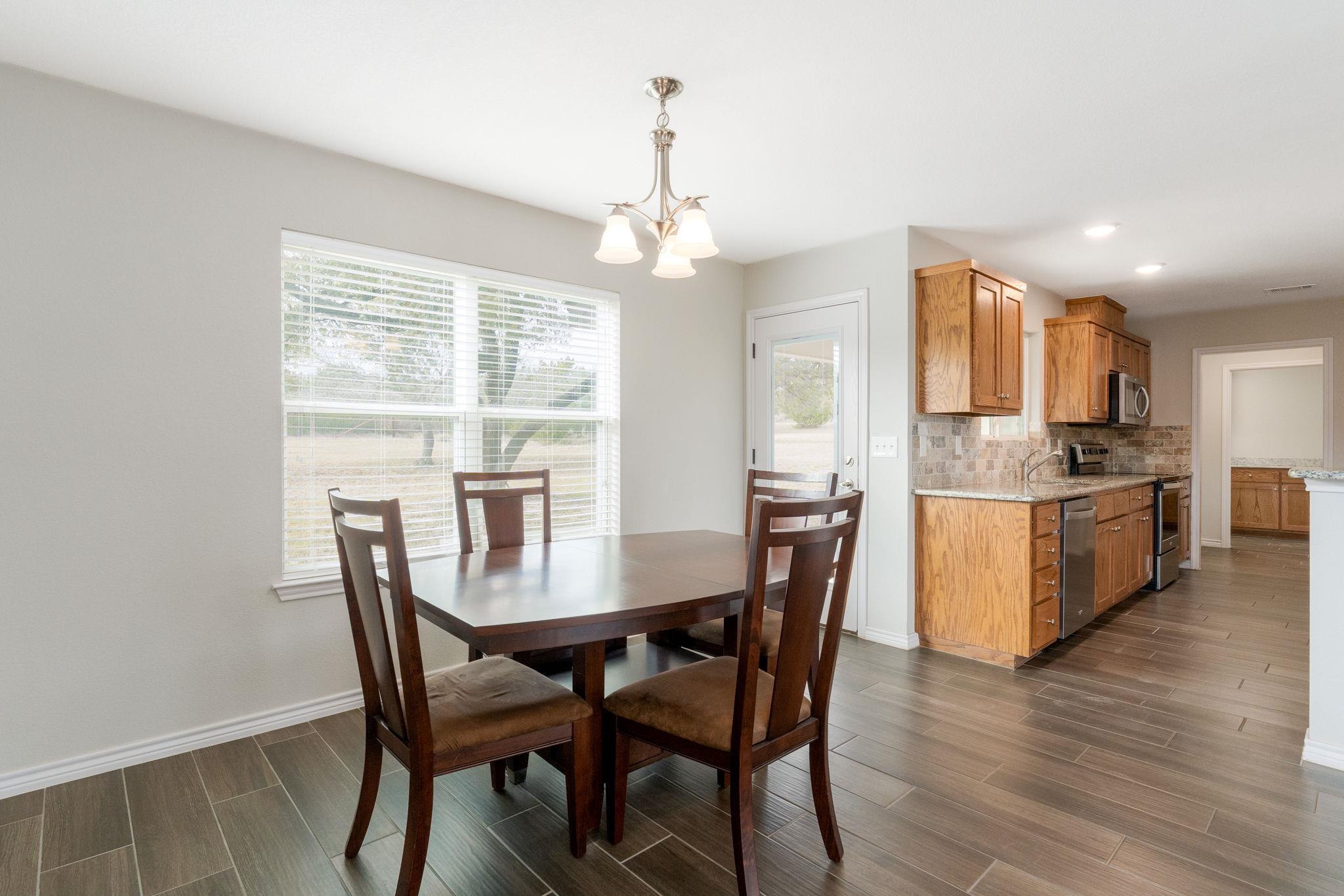 320 Sunrise Hls, Lampasas, TX 76550