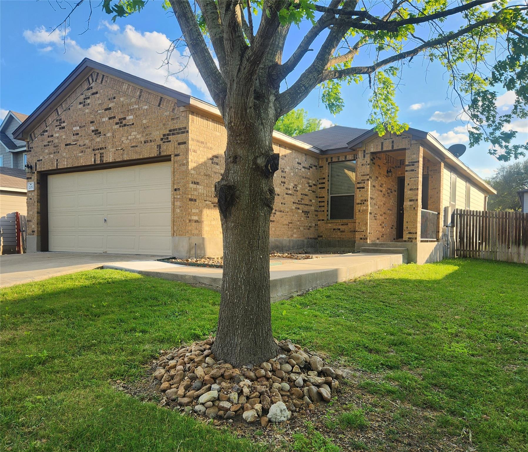 205 Beech Dr, Kyle, TX 78640