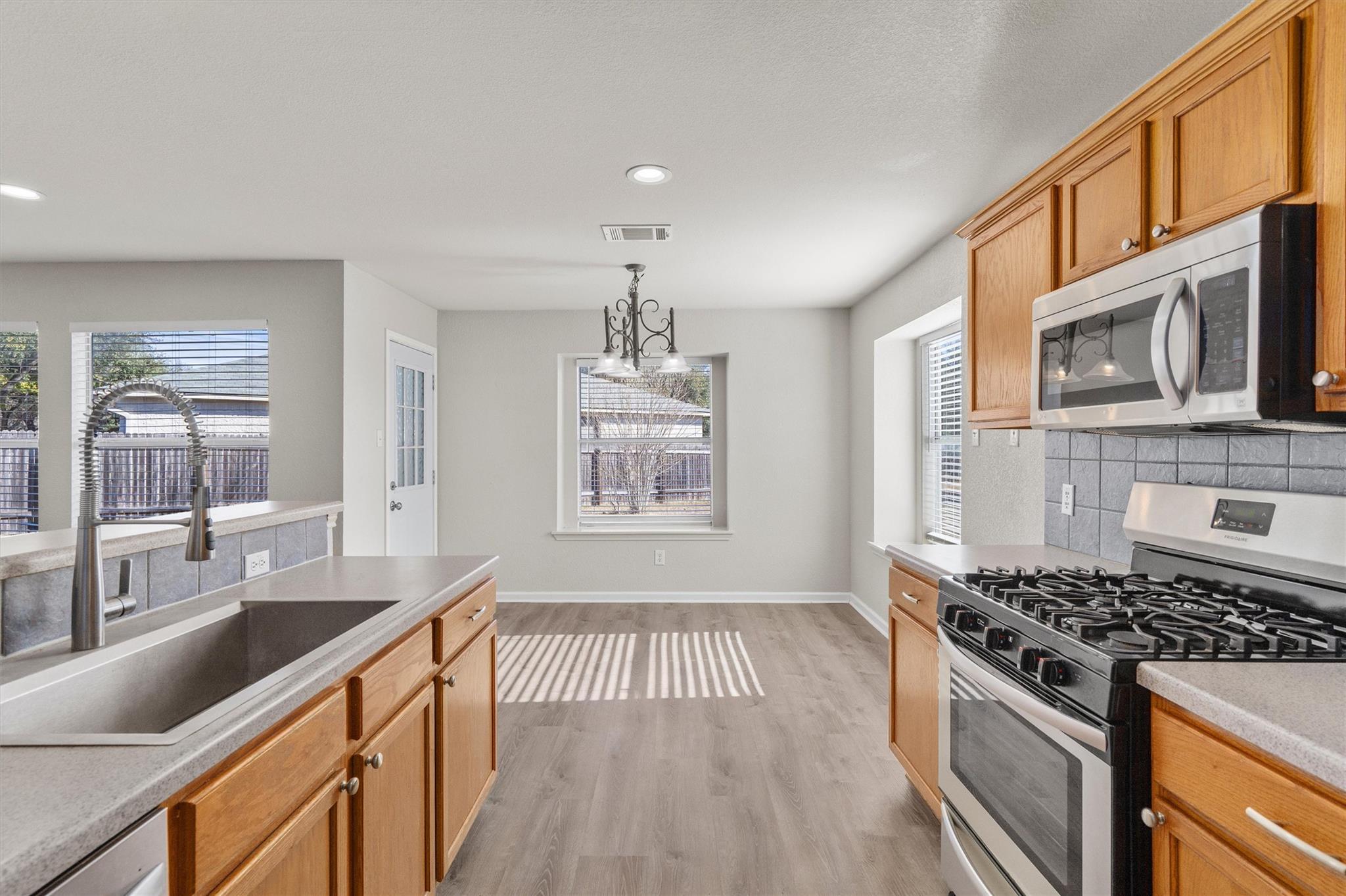 3515 Rock Shelf Ln, Round Rock, TX 78681