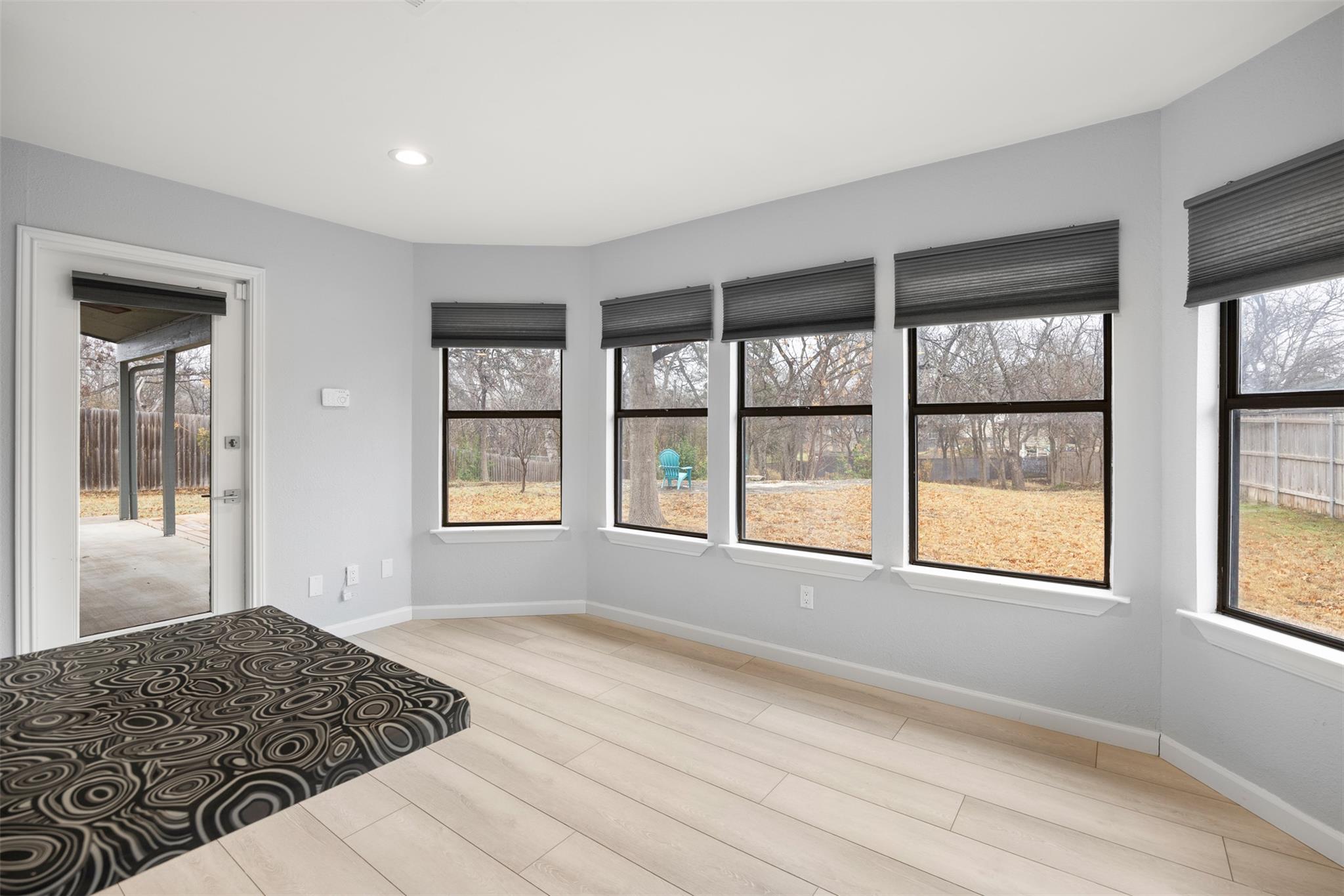 703 Oakridge Dr, Round Rock, TX 78681