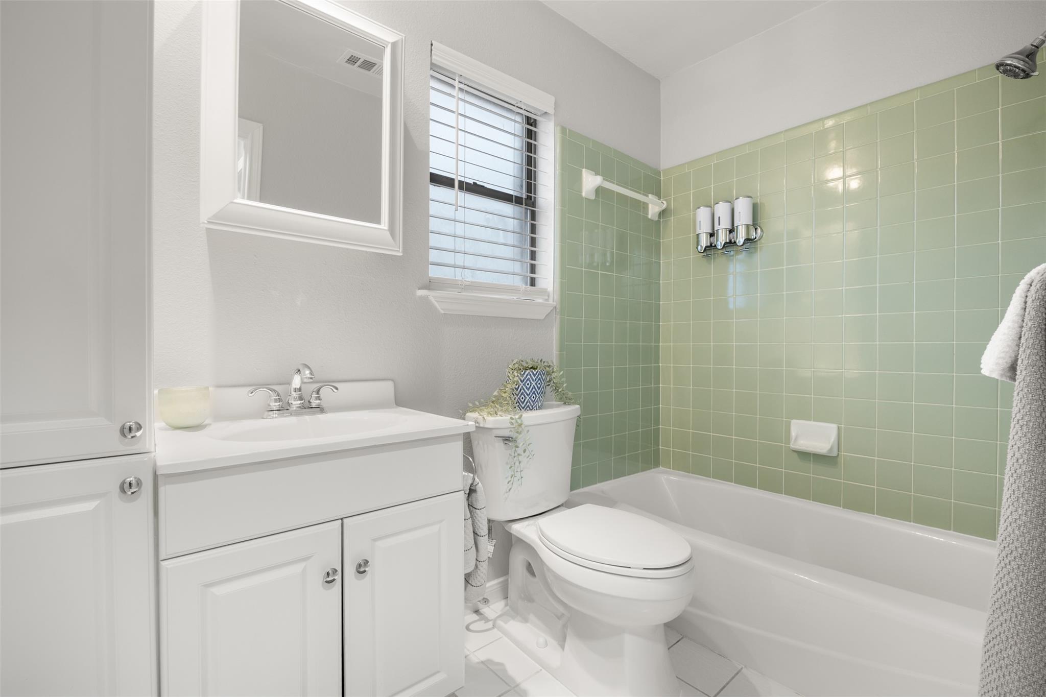 703 Oakridge Dr, Round Rock, TX 78681