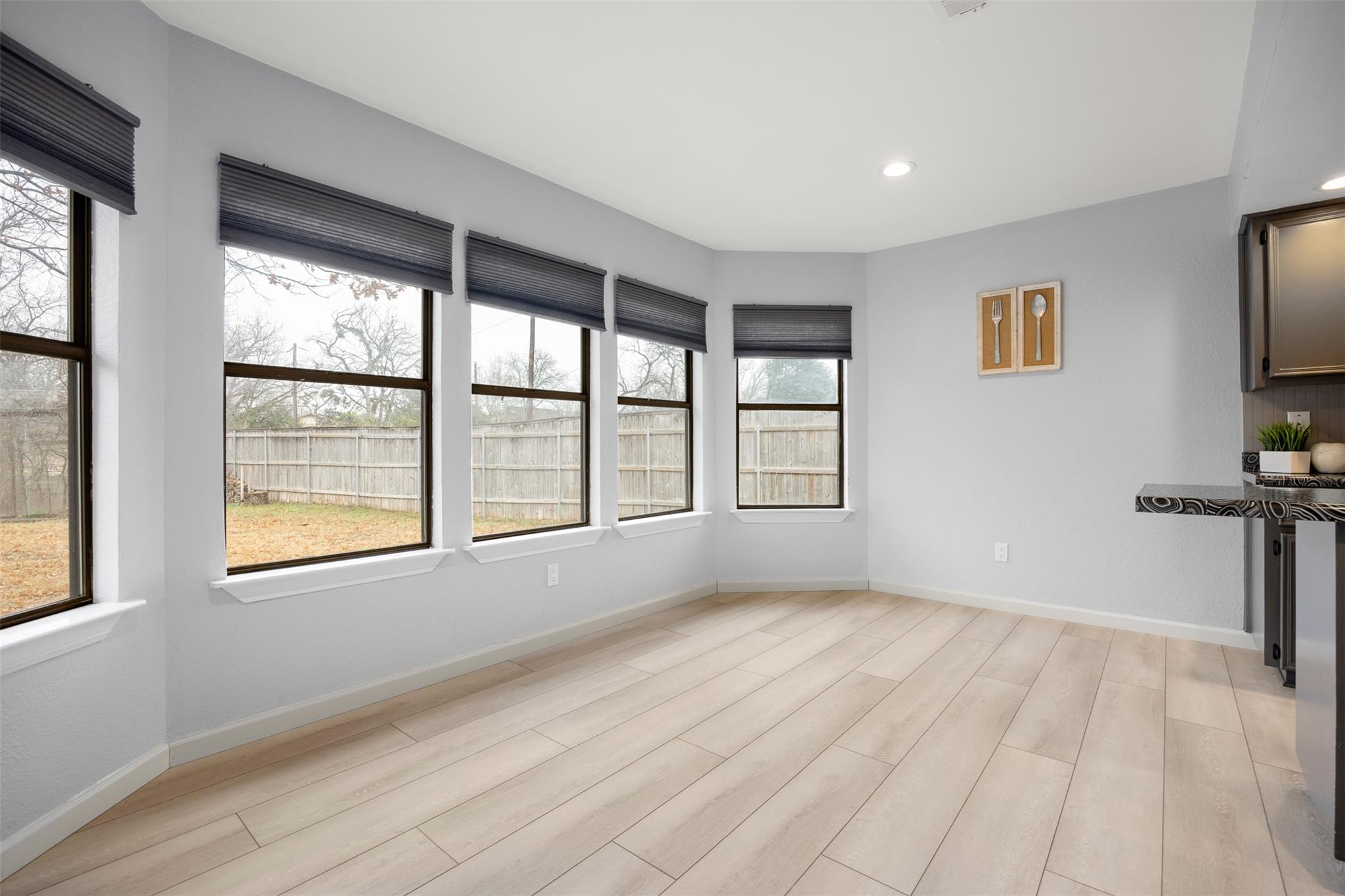 703 Oakridge Dr, Round Rock, TX 78681