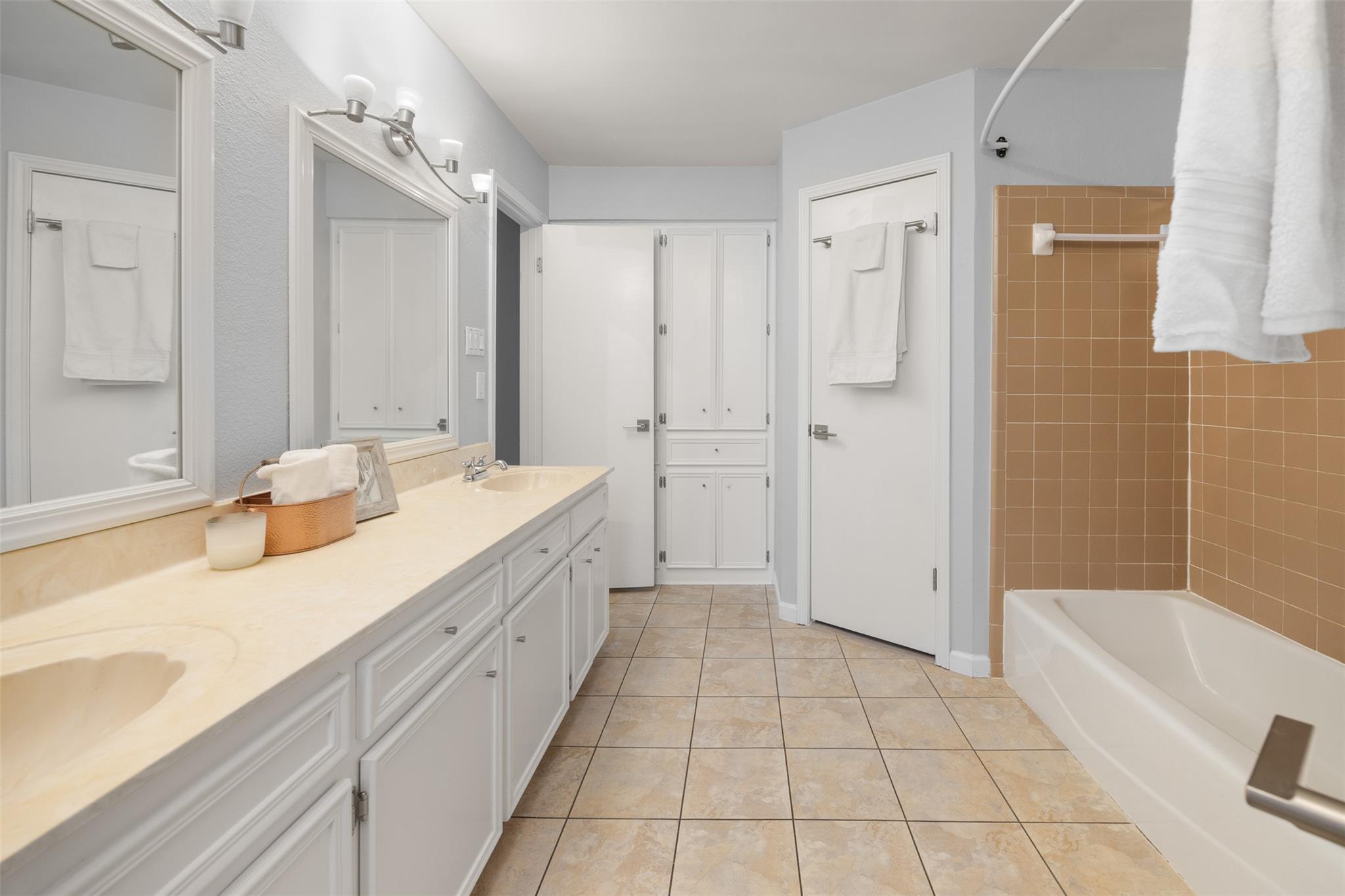 703 Oakridge Dr, Round Rock, TX 78681