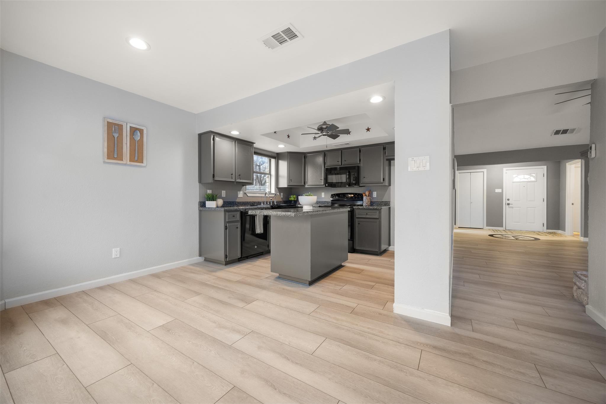 703 Oakridge Dr, Round Rock, TX 78681