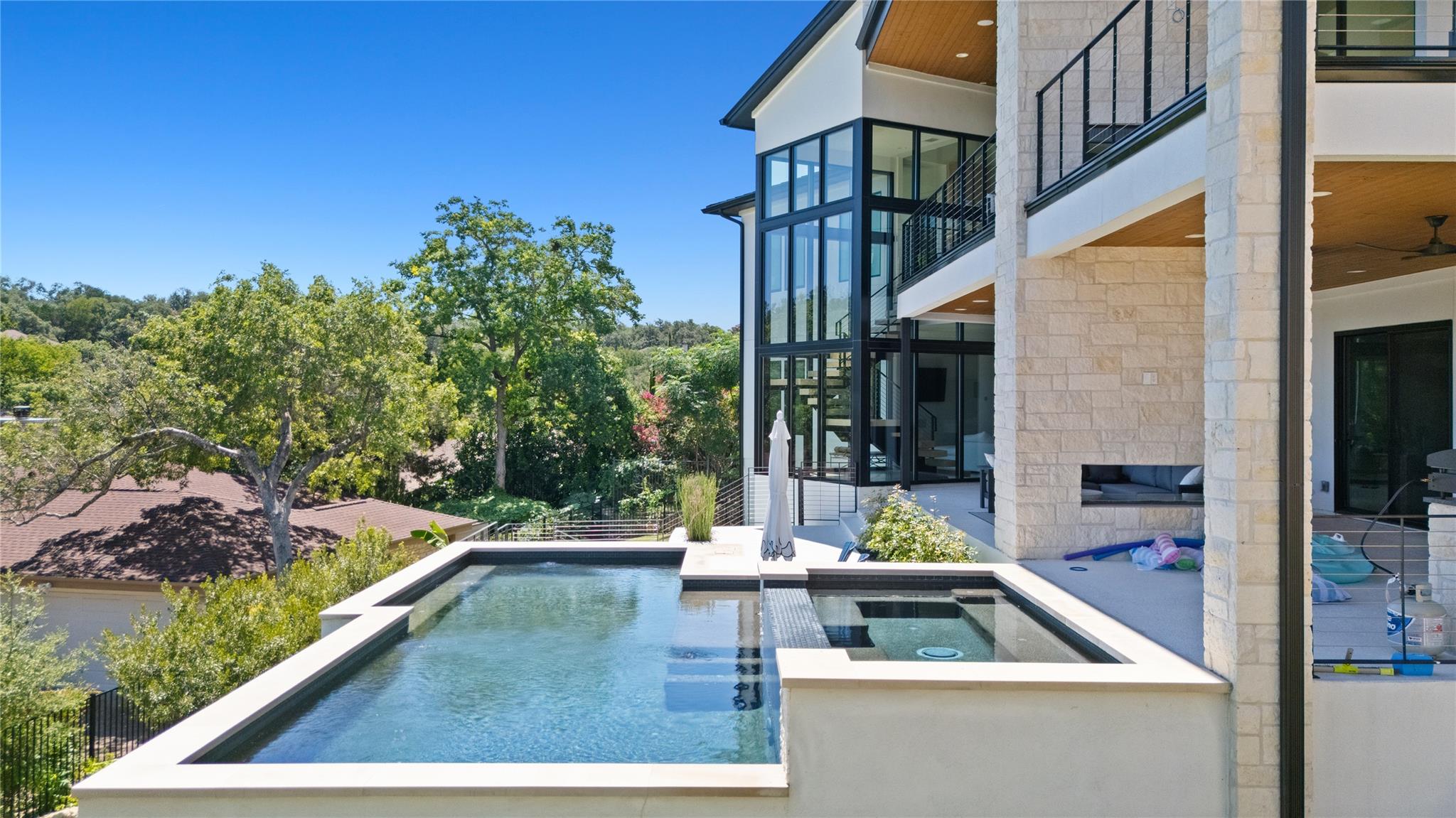 806 Sunfish St, Lakeway, TX 78734